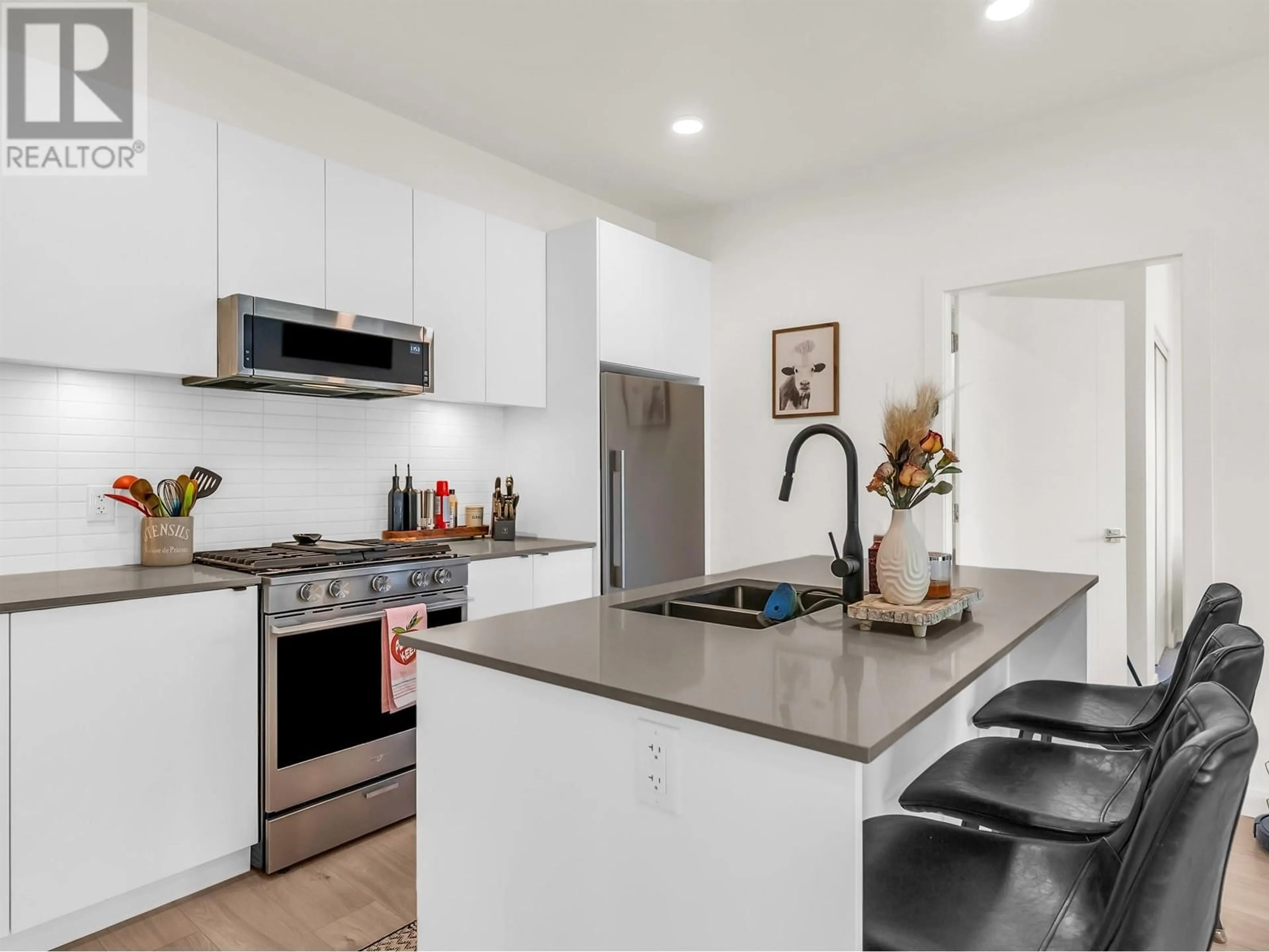 Open concept kitchen, unknown for 218 - 2345 RINDALL AVENUE, Port Coquitlam British Columbia V3C1V3