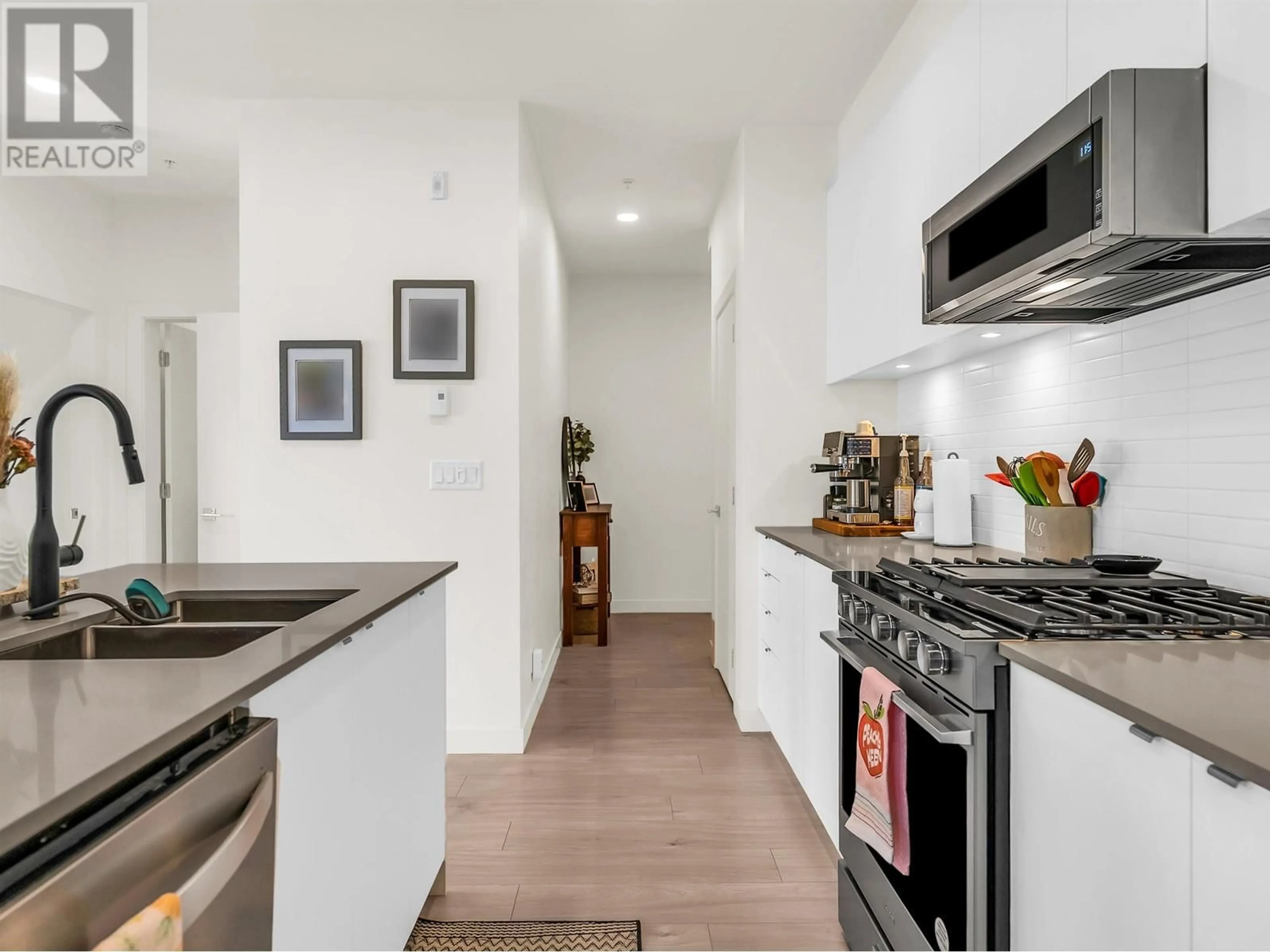 Open concept kitchen, unknown for 218 - 2345 RINDALL AVENUE, Port Coquitlam British Columbia V3C1V3