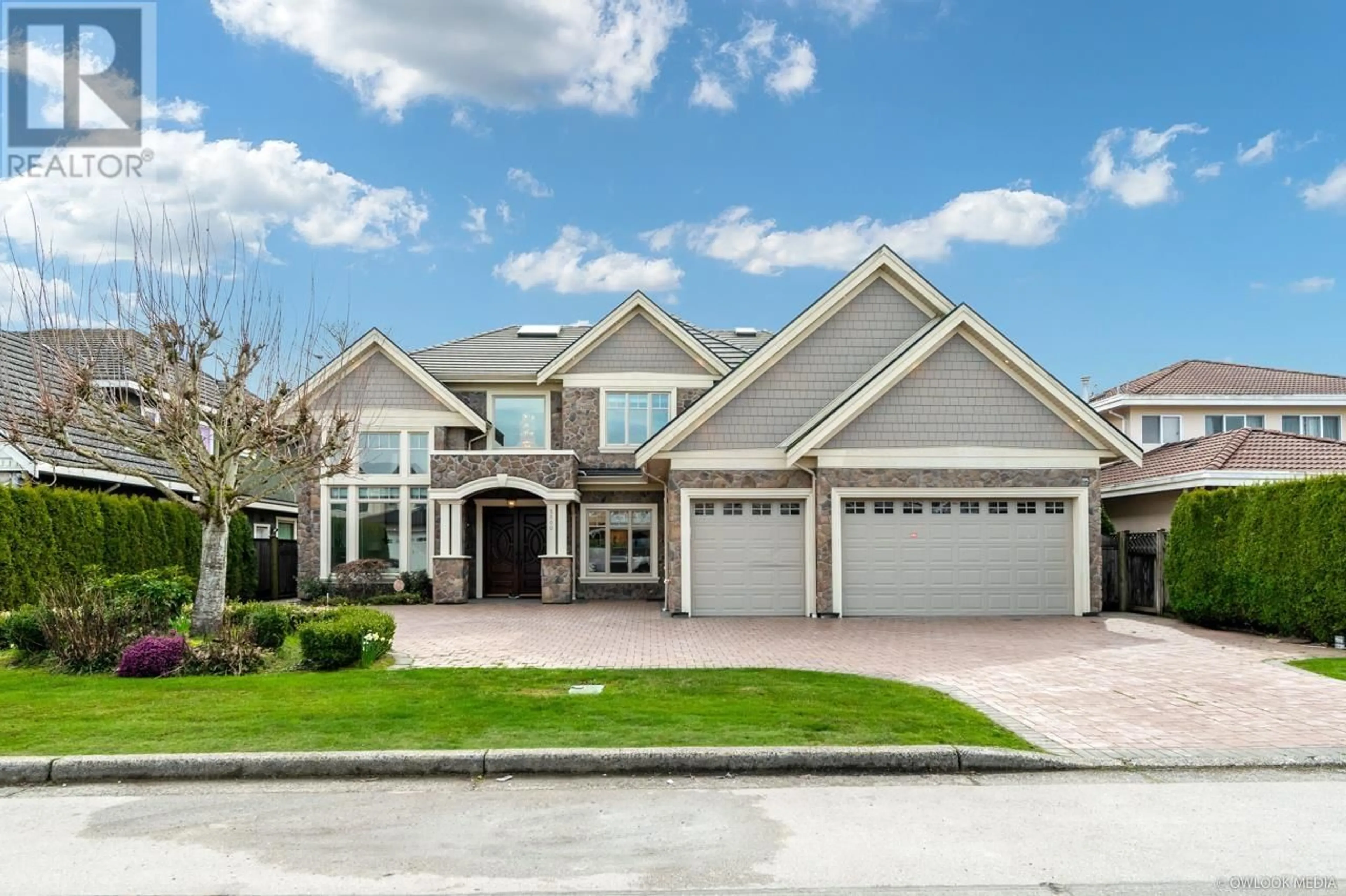 Home with vinyl exterior material, street for 5500 CHEMAINUS DRIVE, Richmond British Columbia V7C3B8