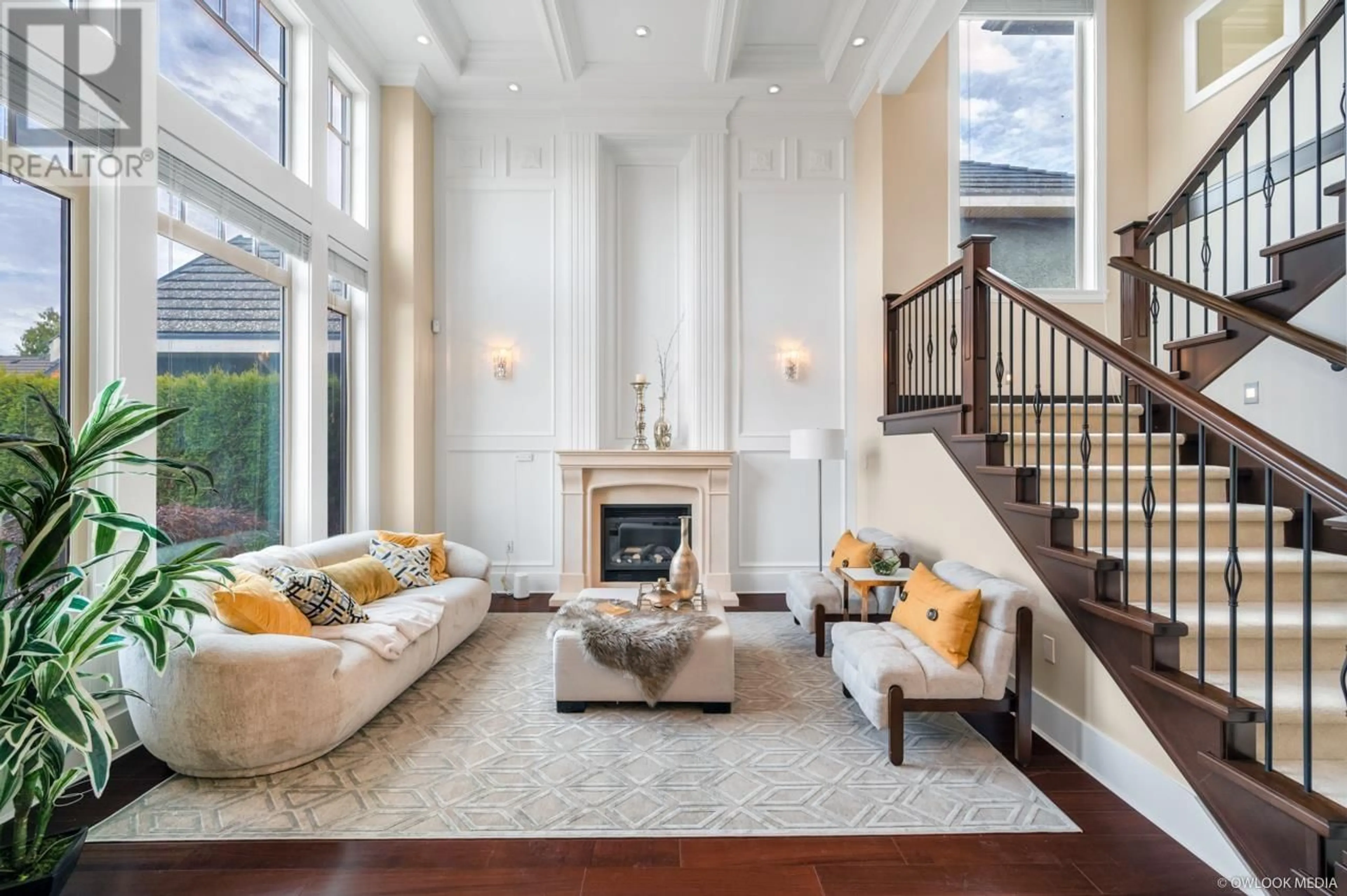Living room with furniture, unknown for 5500 CHEMAINUS DRIVE, Richmond British Columbia V7C3B8