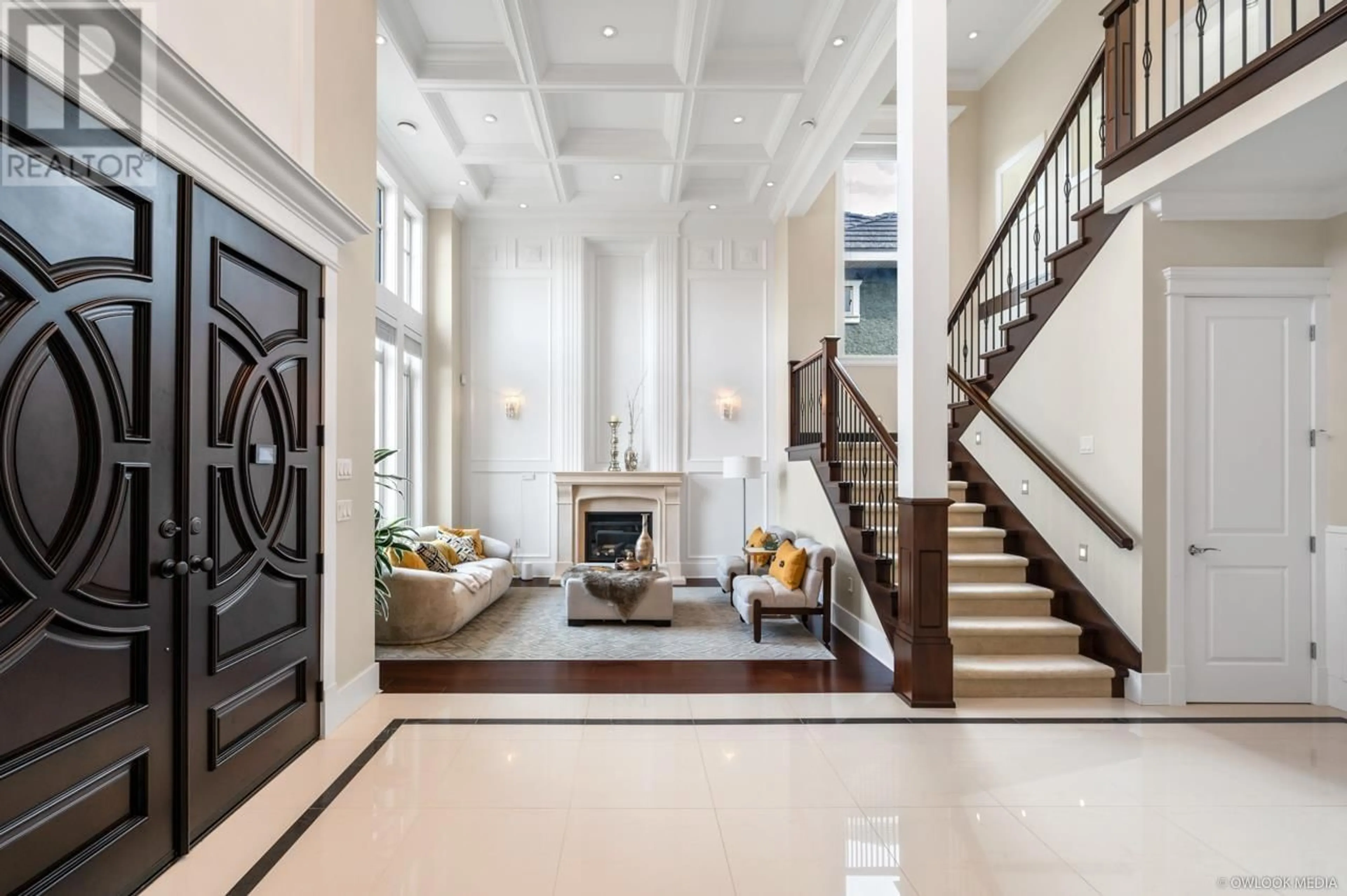 Indoor foyer for 5500 CHEMAINUS DRIVE, Richmond British Columbia V7C3B8