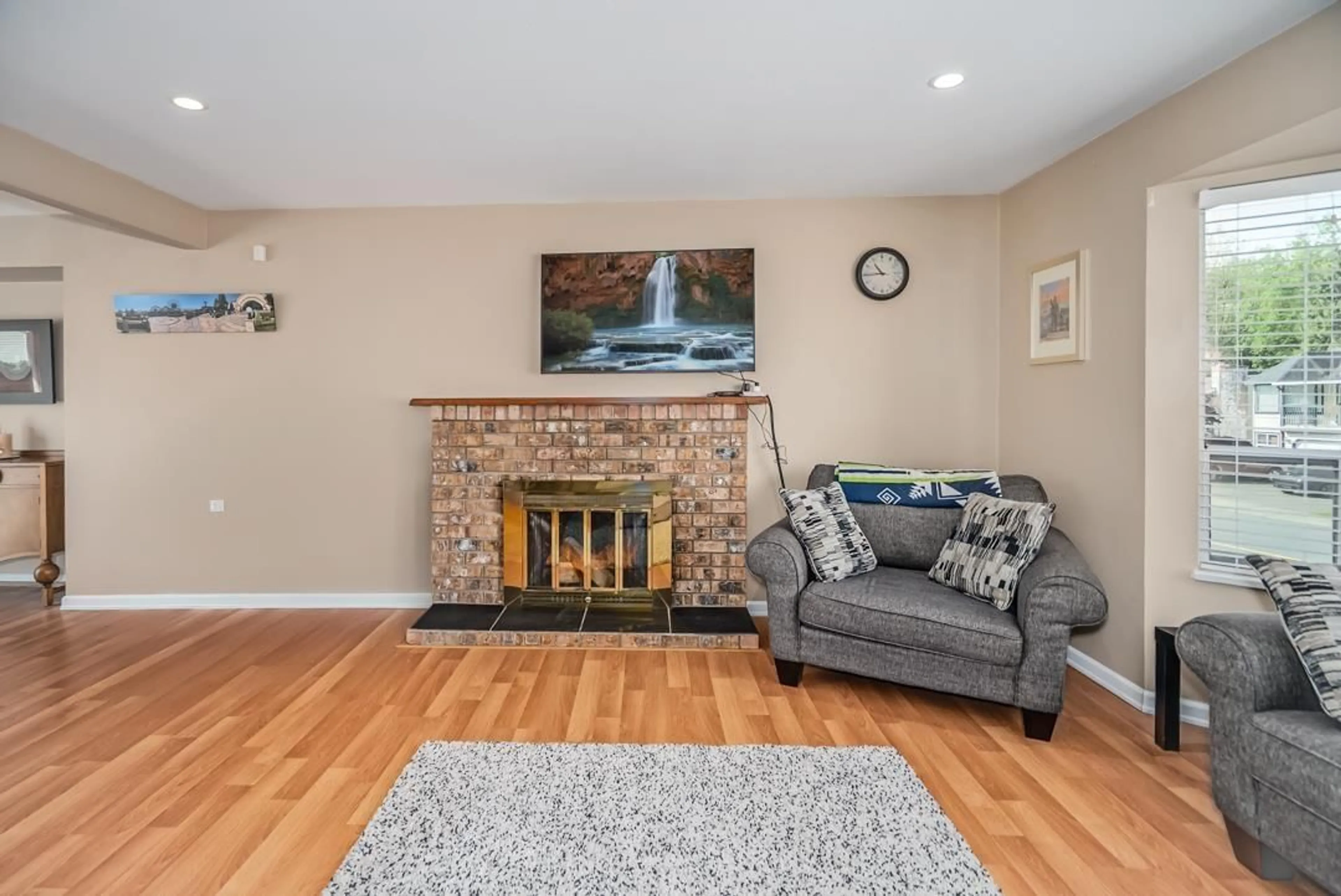 Living room with furniture, unknown for 3624 LATIMER, Abbotsford British Columbia V2S6X4