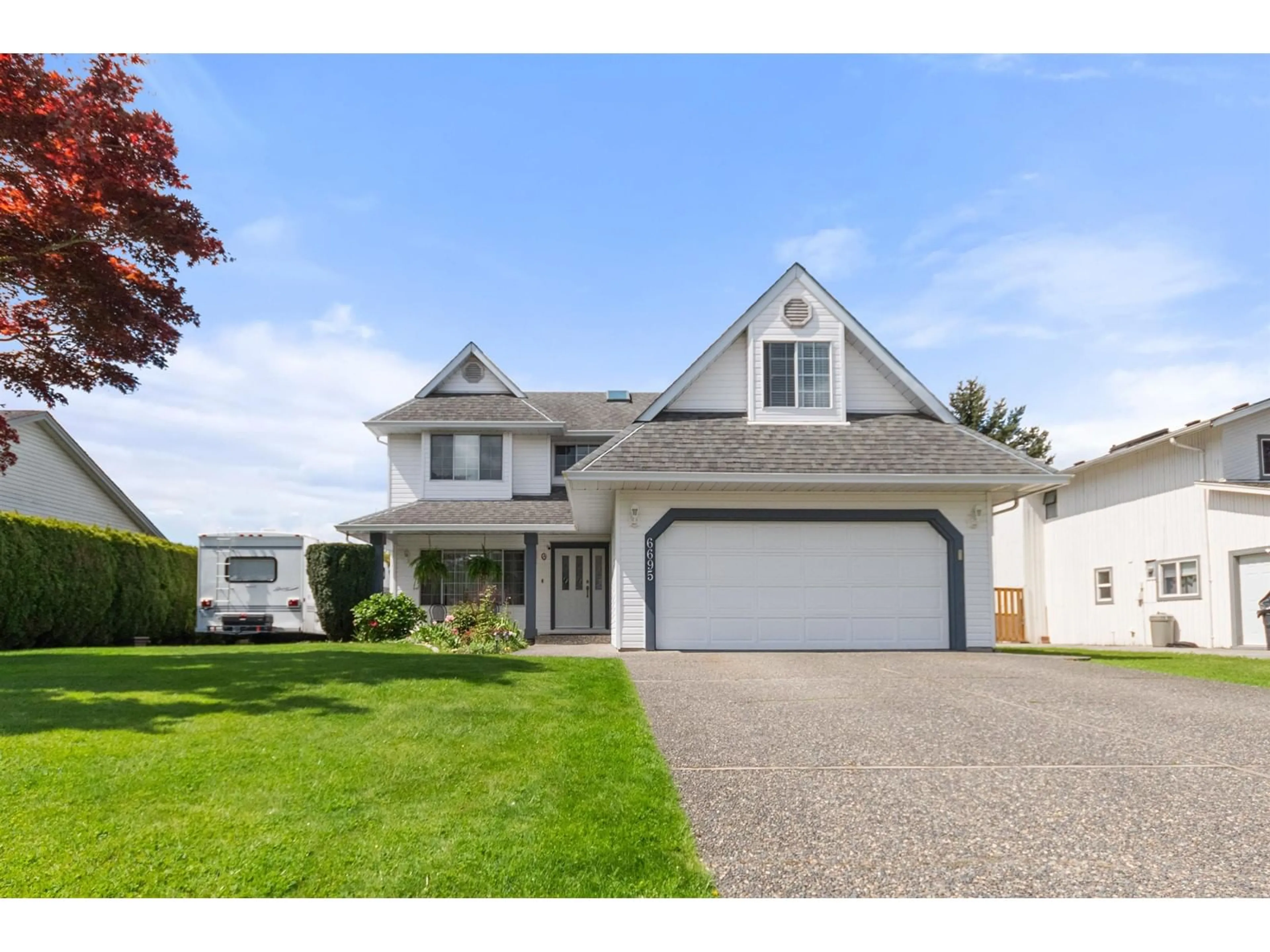 Home with vinyl exterior material, street for 6695 BEAUFORT ROAD, Chilliwack British Columbia V2R2C5