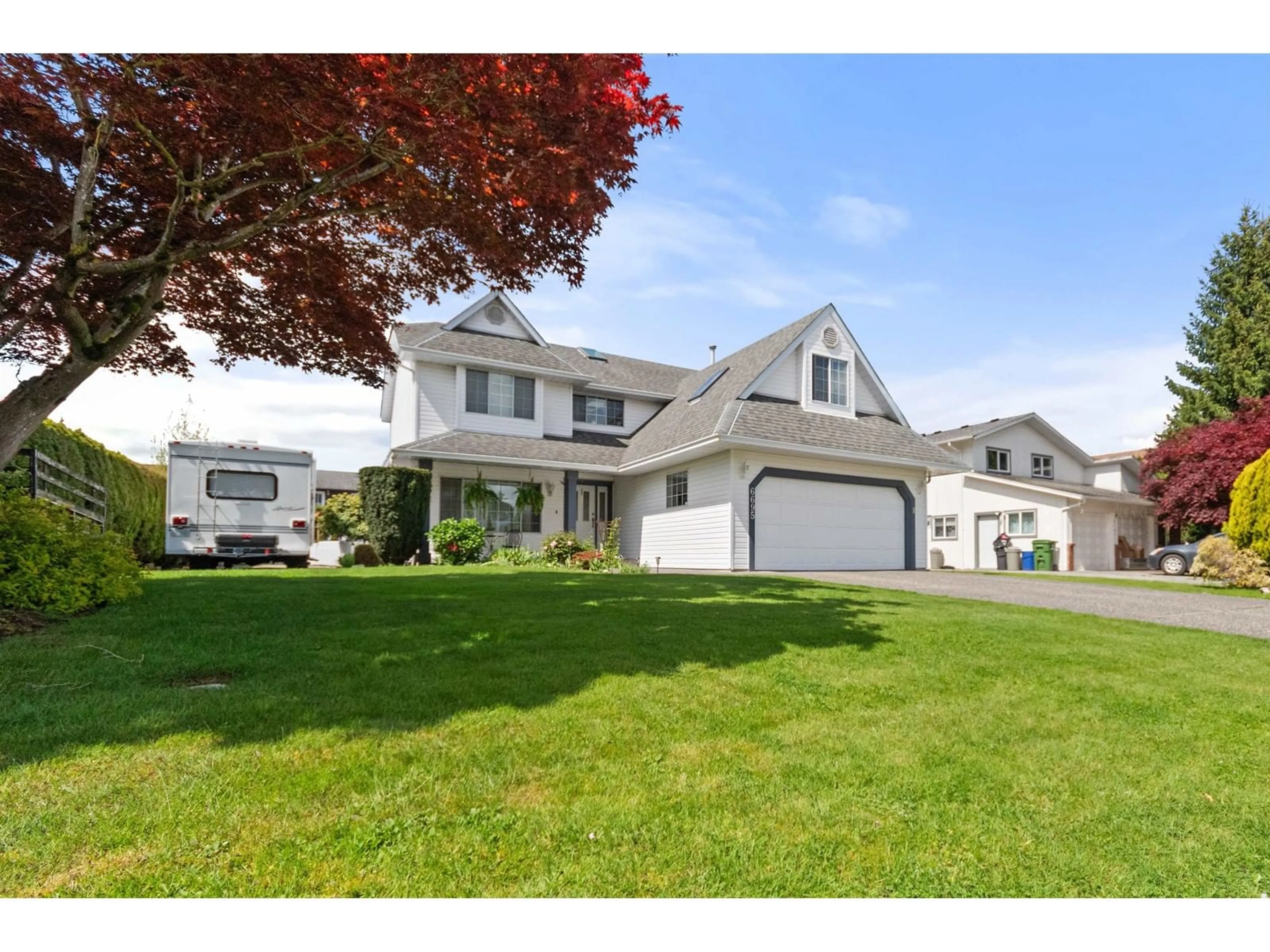 Home with vinyl exterior material, street for 6695 BEAUFORT ROAD, Chilliwack British Columbia V2R2C5