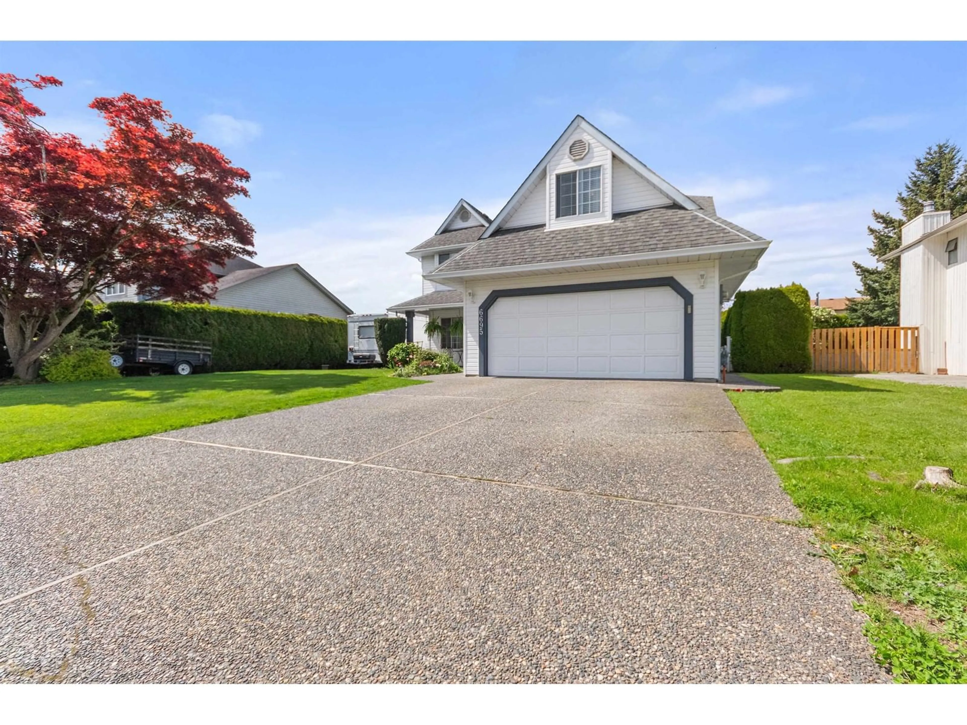 Home with vinyl exterior material, street for 6695 BEAUFORT ROAD, Chilliwack British Columbia V2R2C5