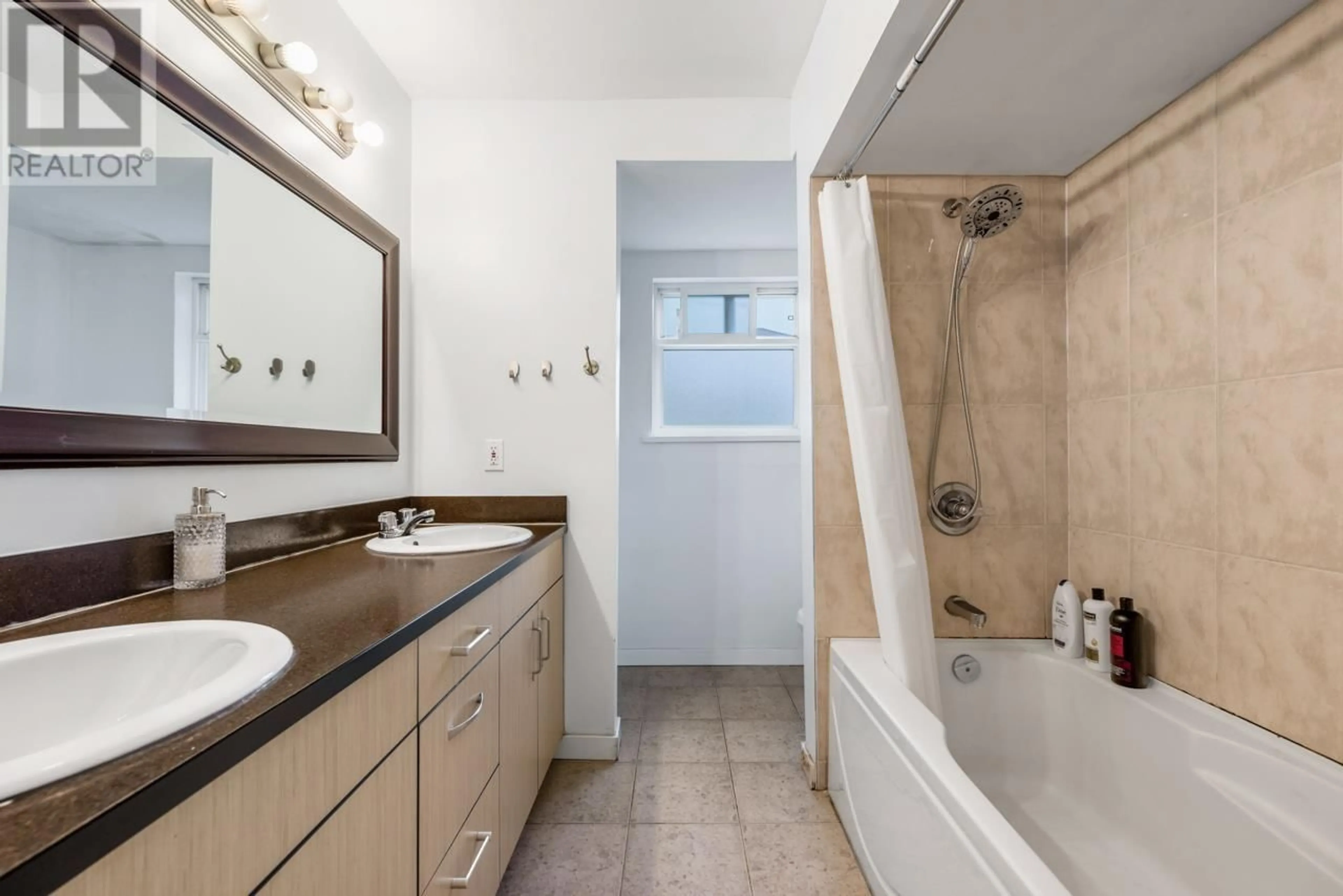 Standard bathroom, ceramic/tile floor for 8711 NO. 5 ROAD, Richmond British Columbia V6Y2V5