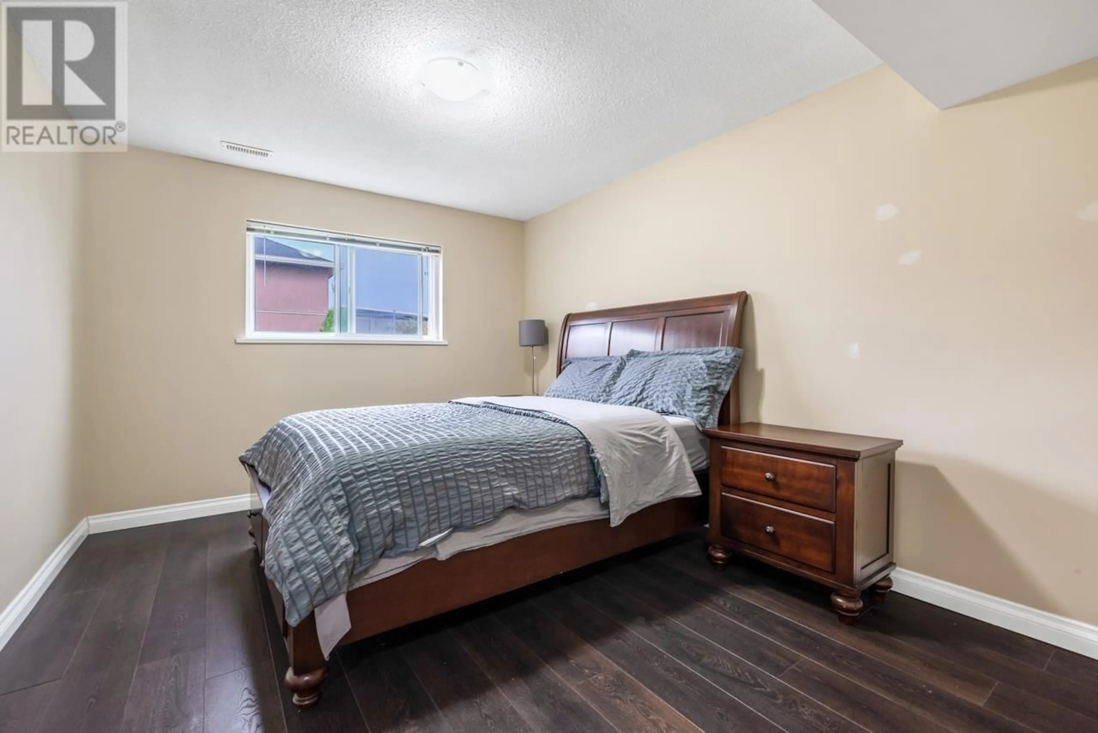 Bedroom with bed, wood/laminate floor for 8711 NO. 5 ROAD, Richmond British Columbia V6Y2V5