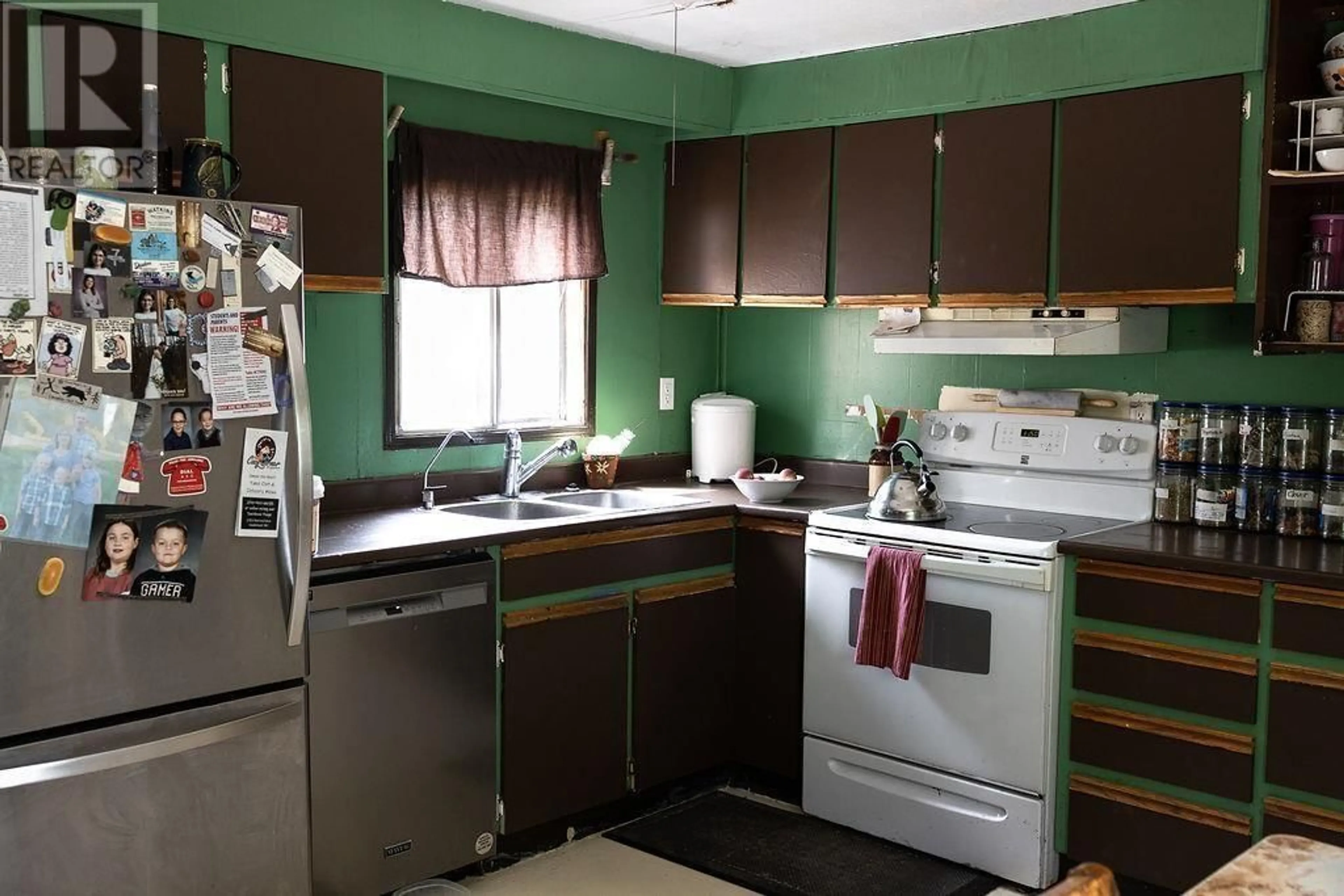 Standard kitchen, unknown for 565 OAK ROAD, Vanderhoof British Columbia V0J3A2