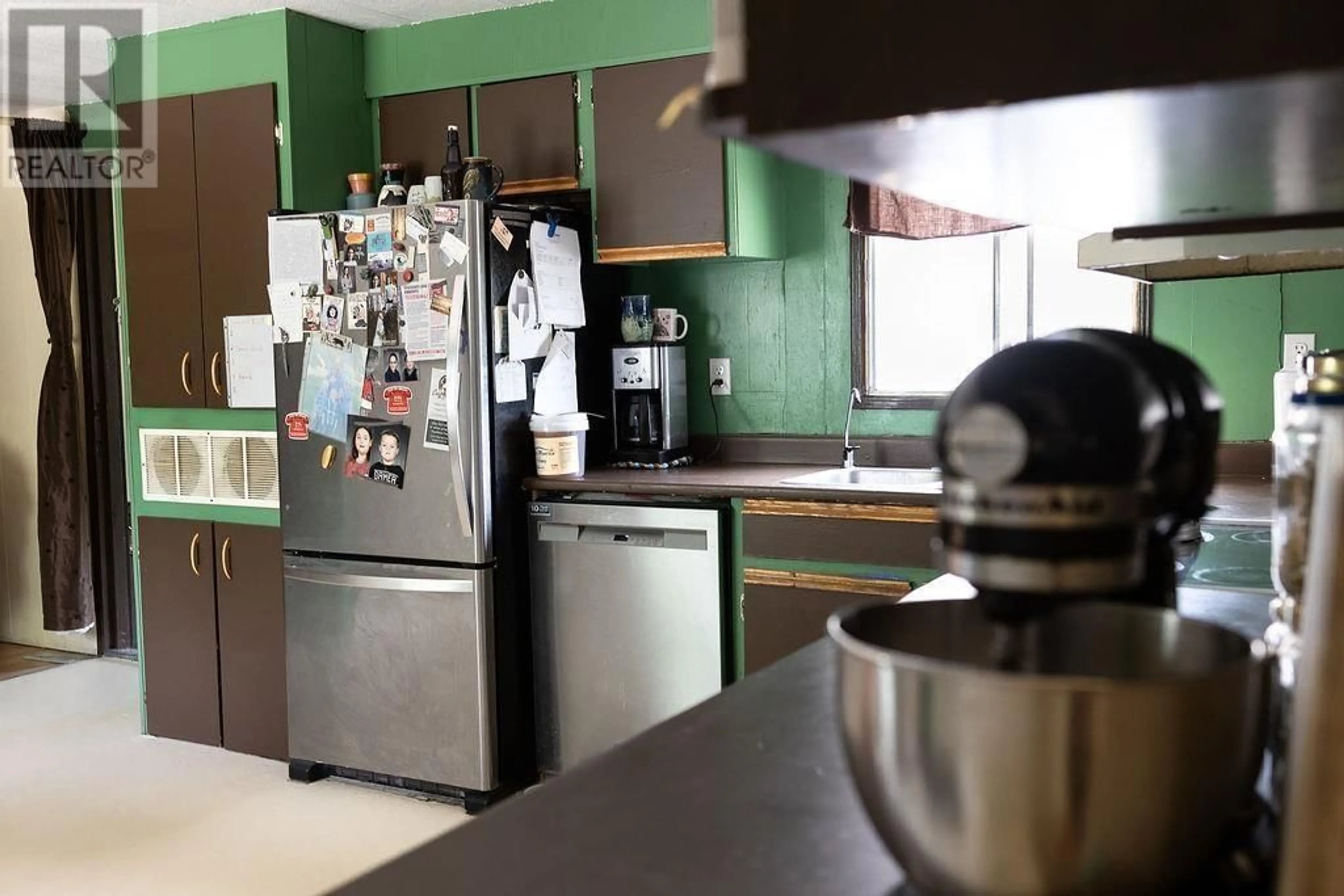 Standard kitchen, unknown for 565 OAK ROAD, Vanderhoof British Columbia V0J3A2