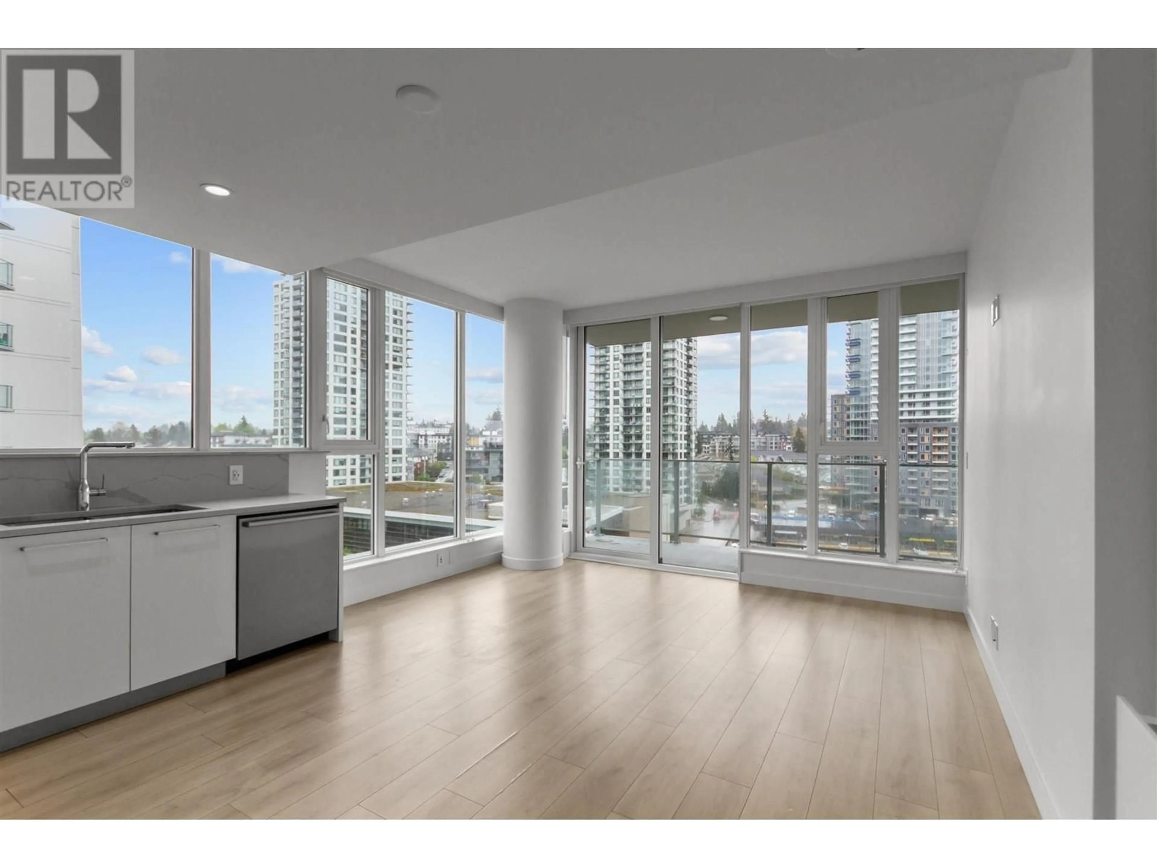 A pic of a room for 707 - 567 CLARKE ROAD, Coquitlam British Columbia V3J0K7