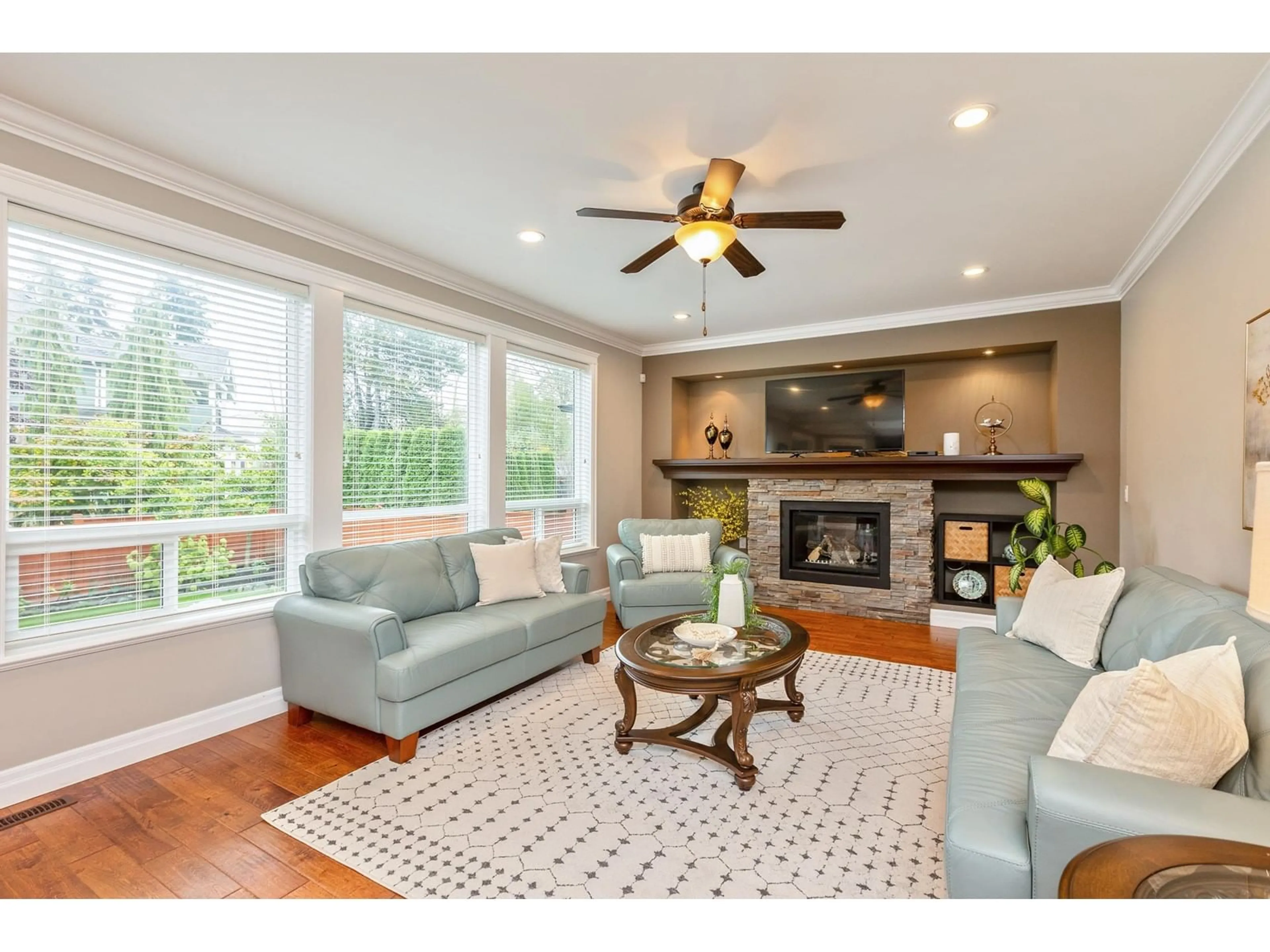 Living room with furniture, unknown for 22 174, Surrey British Columbia V3Z9P3