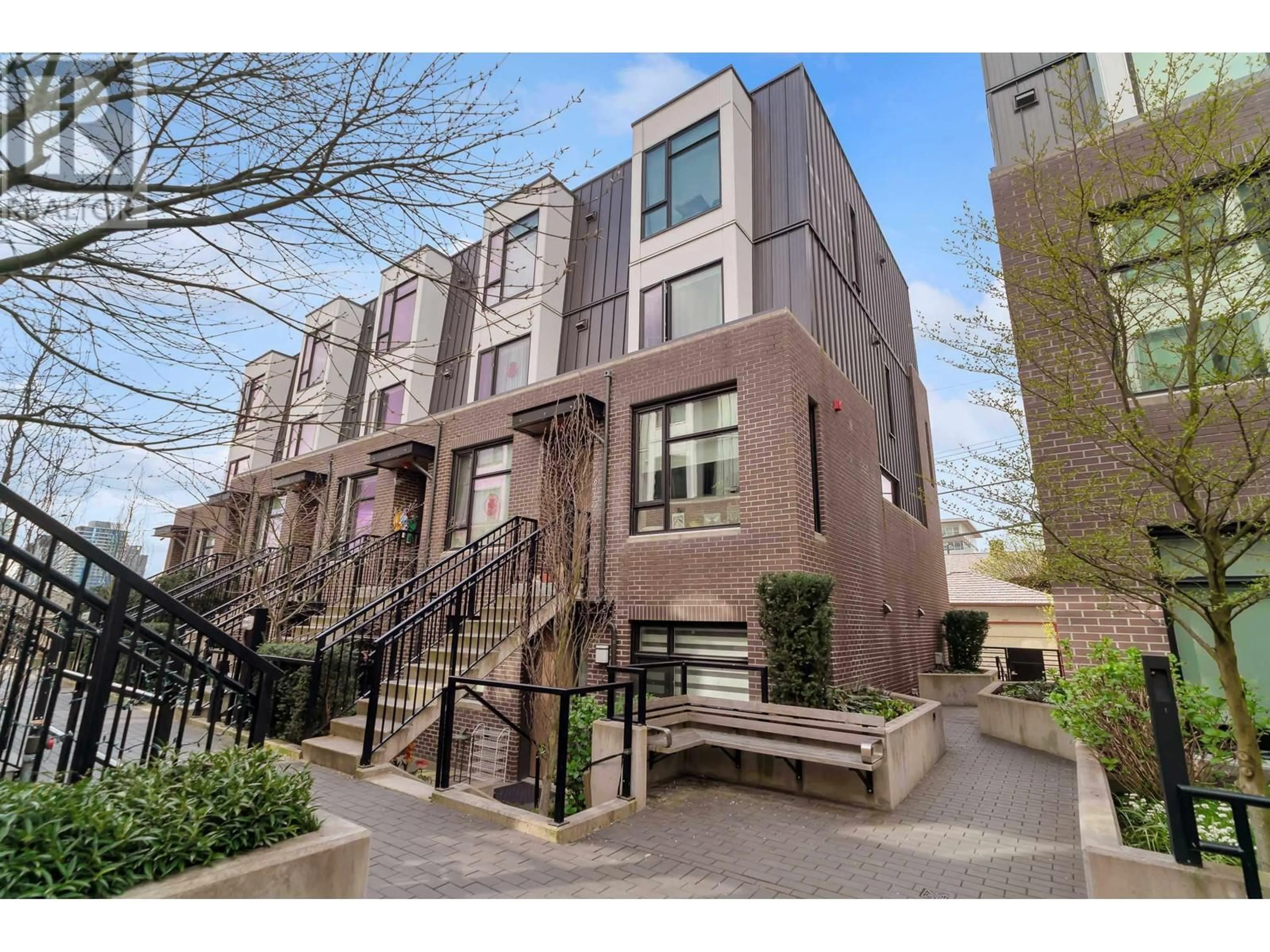 Unknown for 17 - 7619 YUKON STREET, Vancouver British Columbia V5X2Y4