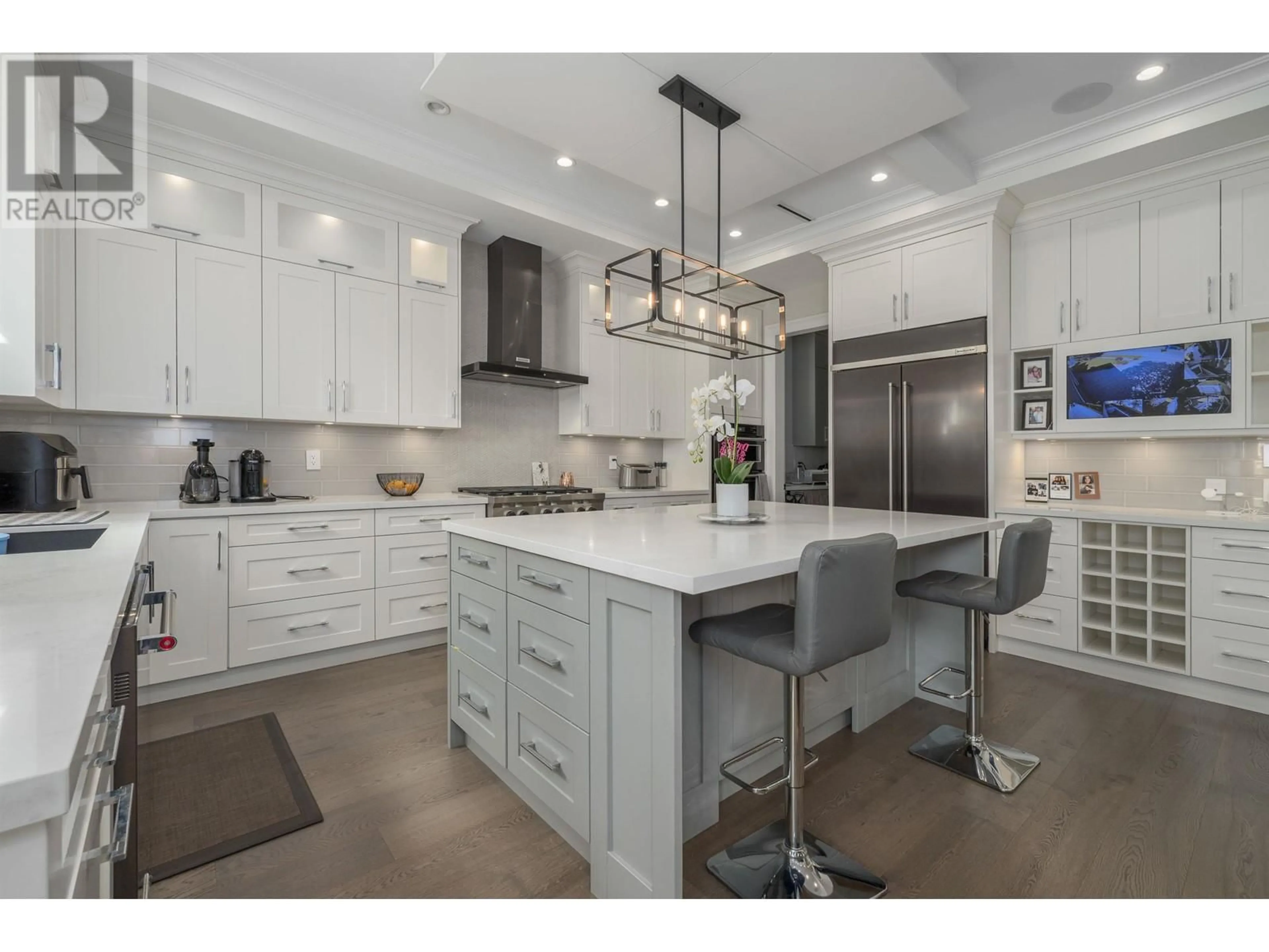 Open concept kitchen, ceramic/tile floor for 656 LINTON STREET, Coquitlam British Columbia V3J6J9