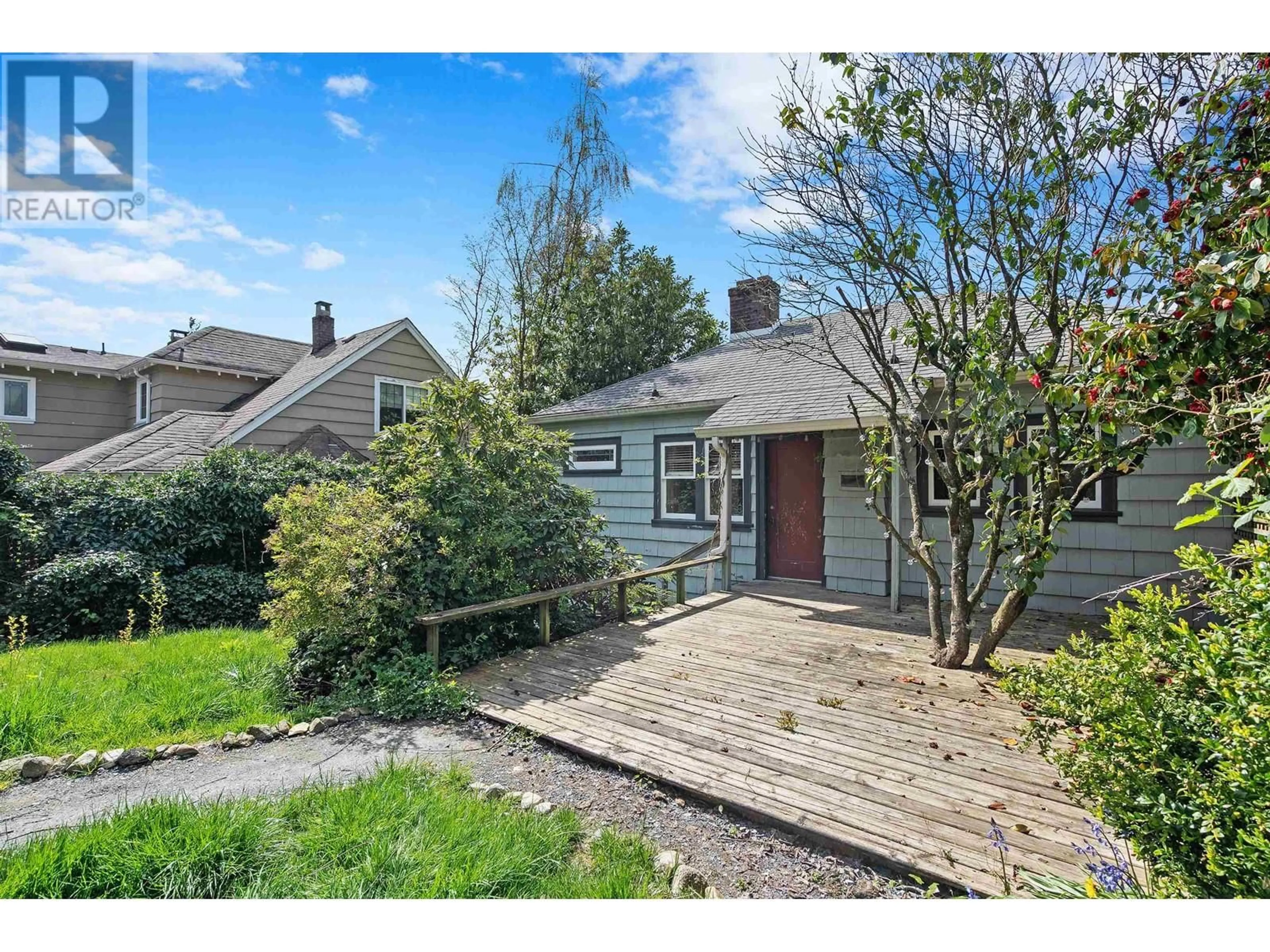 A pic from outside/outdoor area/front of a property/back of a property/a pic from drone, street for 1224 21ST STREET, West Vancouver British Columbia V7V4B1