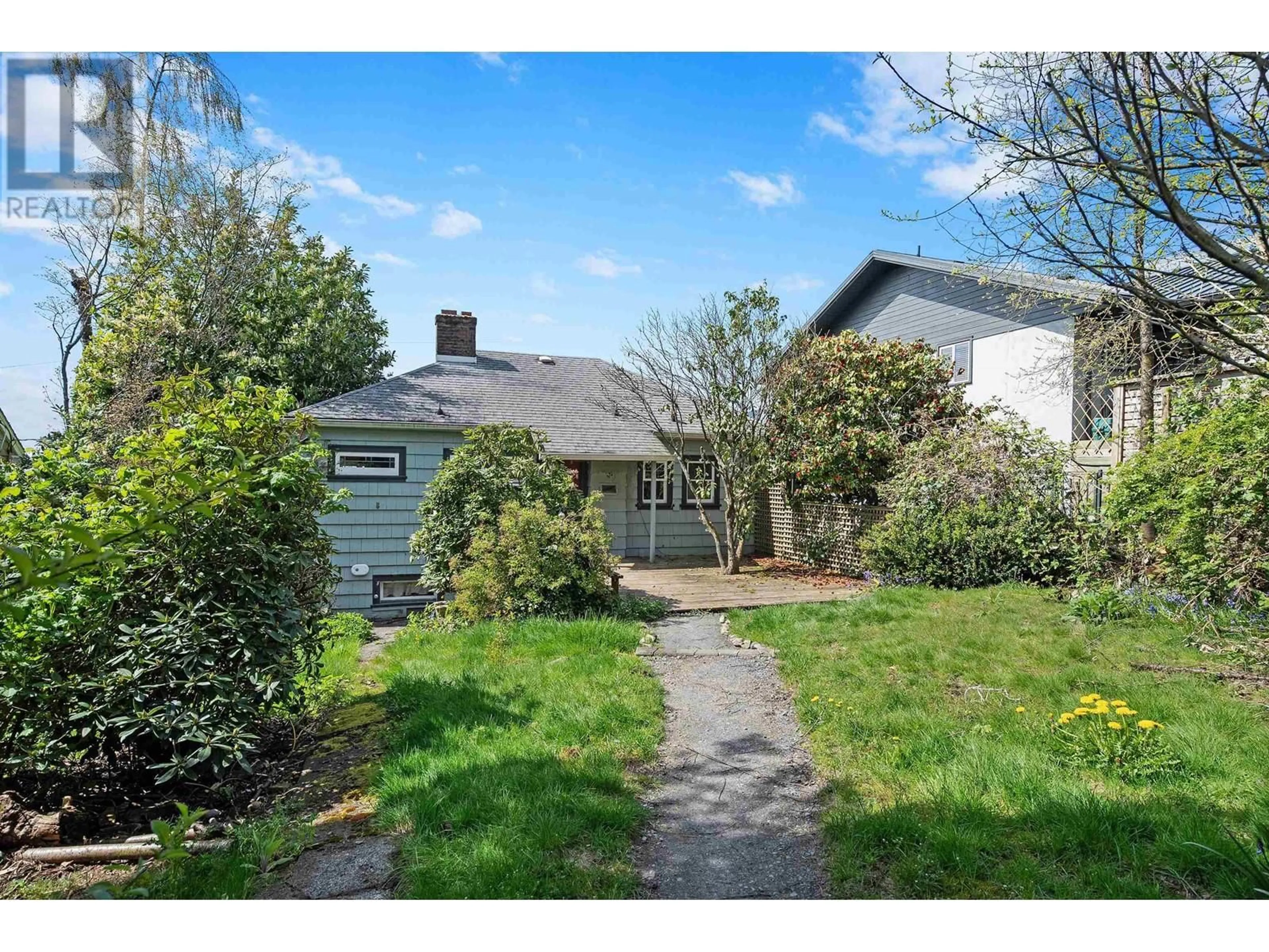 A pic from outside/outdoor area/front of a property/back of a property/a pic from drone, street for 1224 21ST STREET, West Vancouver British Columbia V7V4B1