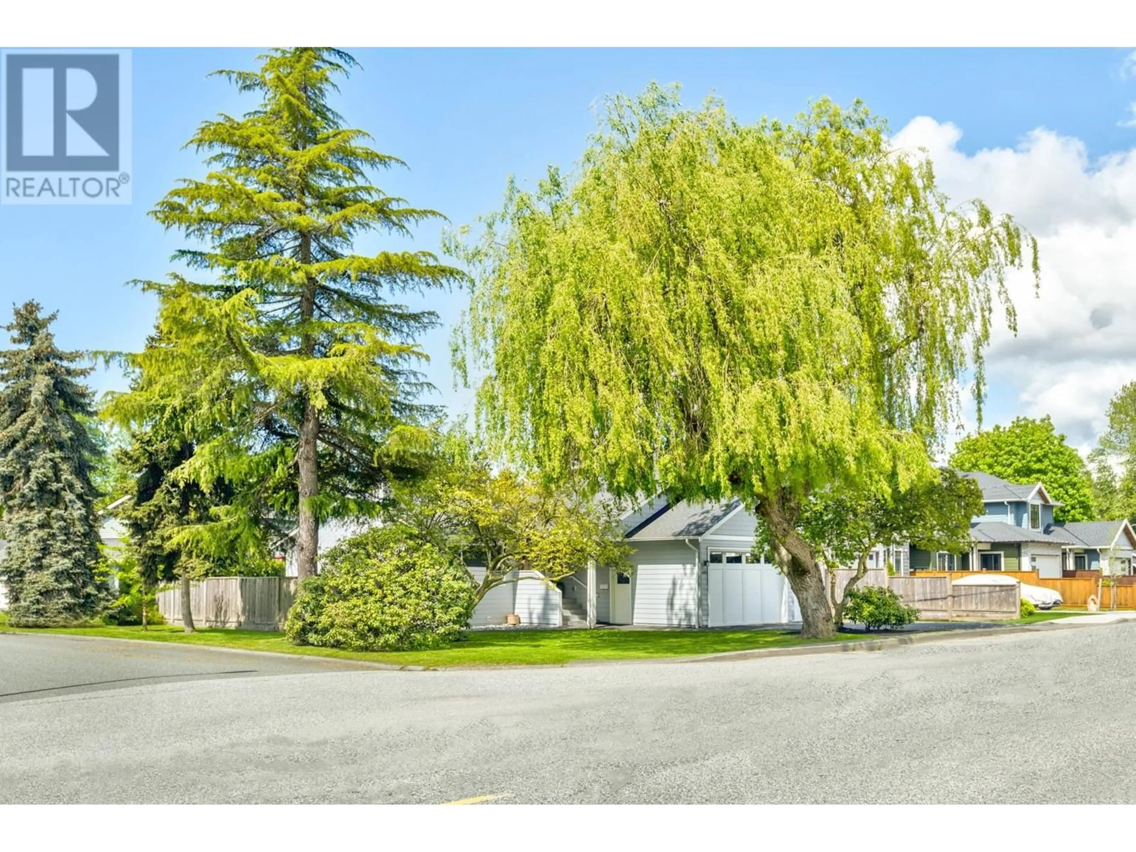 A pic from outside/outdoor area/front of a property/back of a property/a pic from drone, street for 5463 WESTMINSTER AVENUE, Delta British Columbia V4K2J4