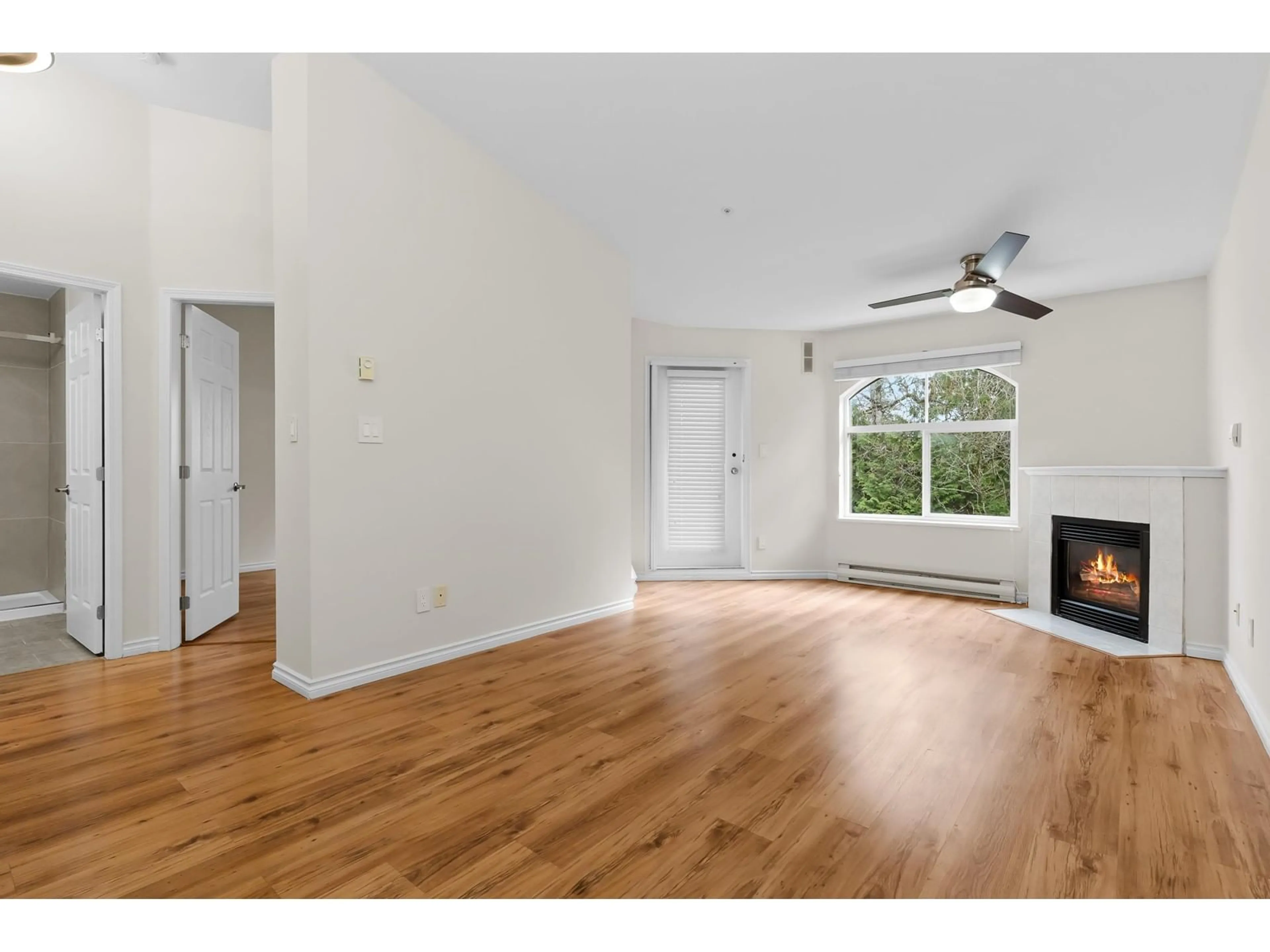 A pic of a room for 307 - 12739 72, Surrey British Columbia V3W2M7