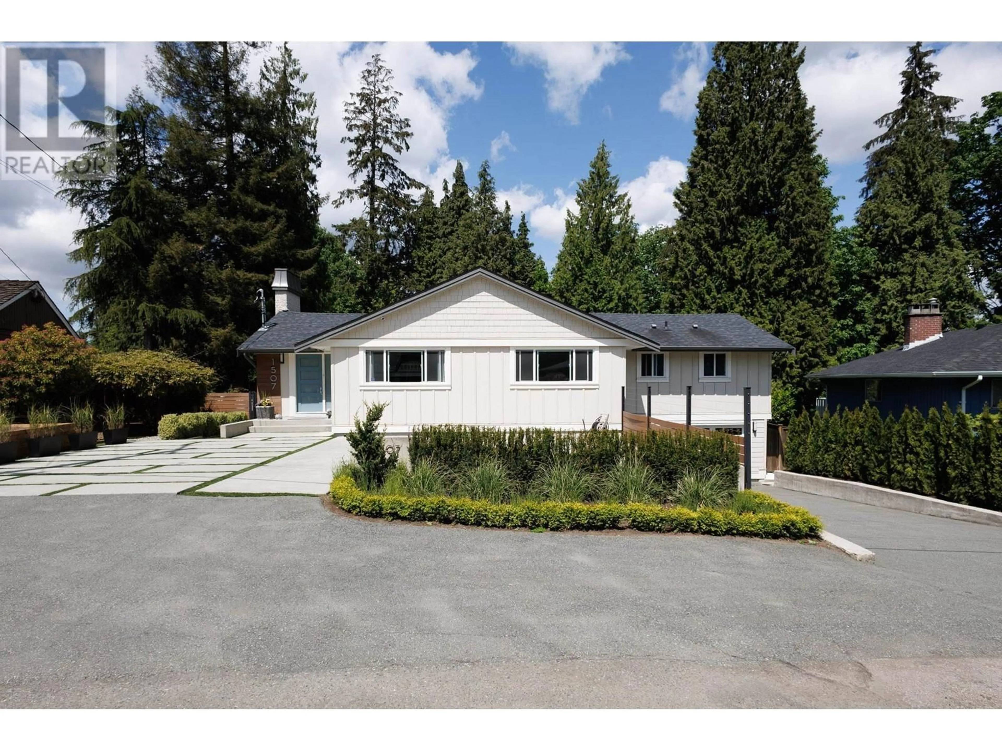 Home with vinyl exterior material, street for 1507 MARINE CRESCENT, Coquitlam British Columbia V3J5X4