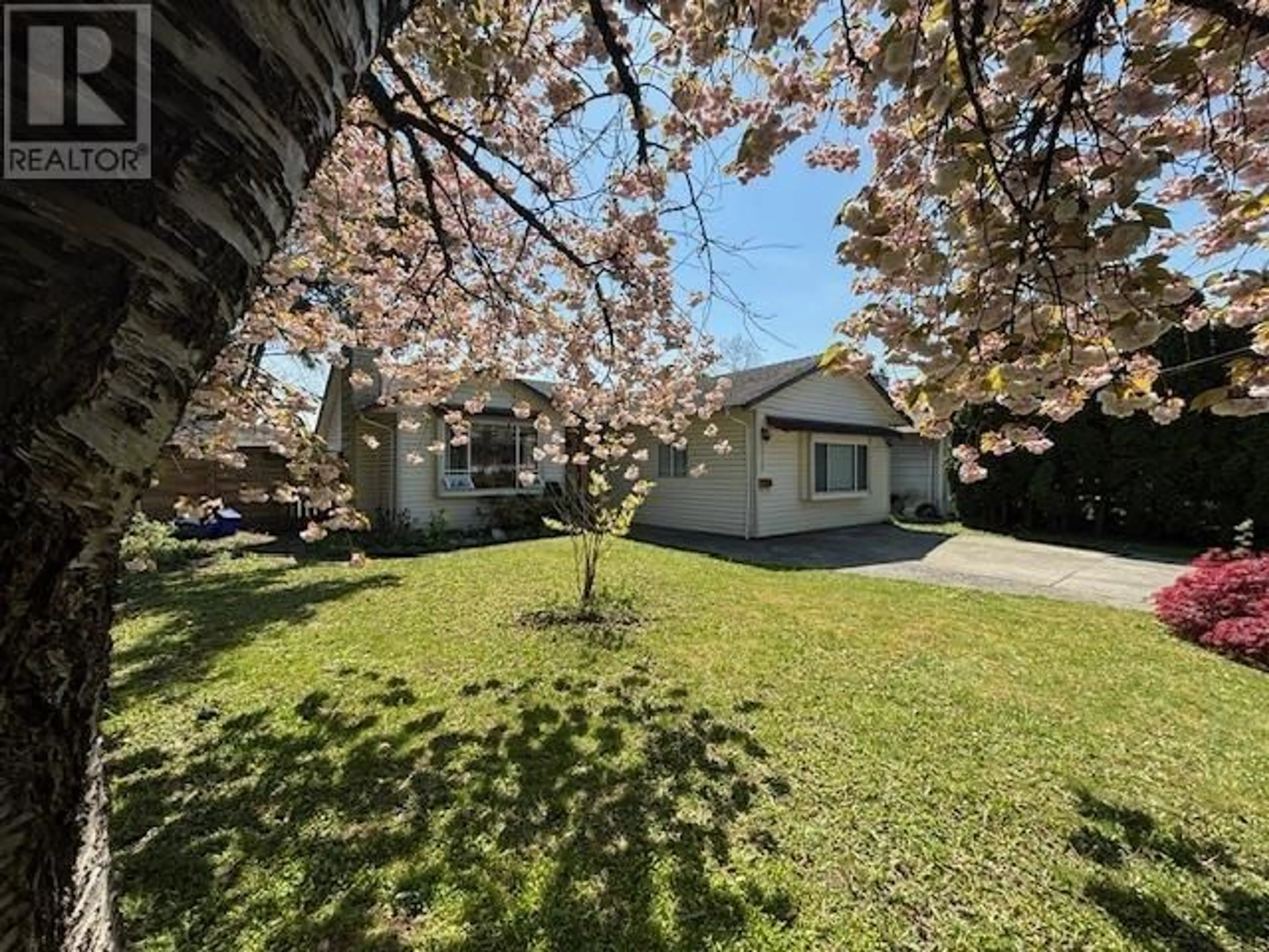 A pic from outside/outdoor area/front of a property/back of a property/a pic from drone, street for 20148 DITTON STREET, Maple Ridge British Columbia V2X9H4