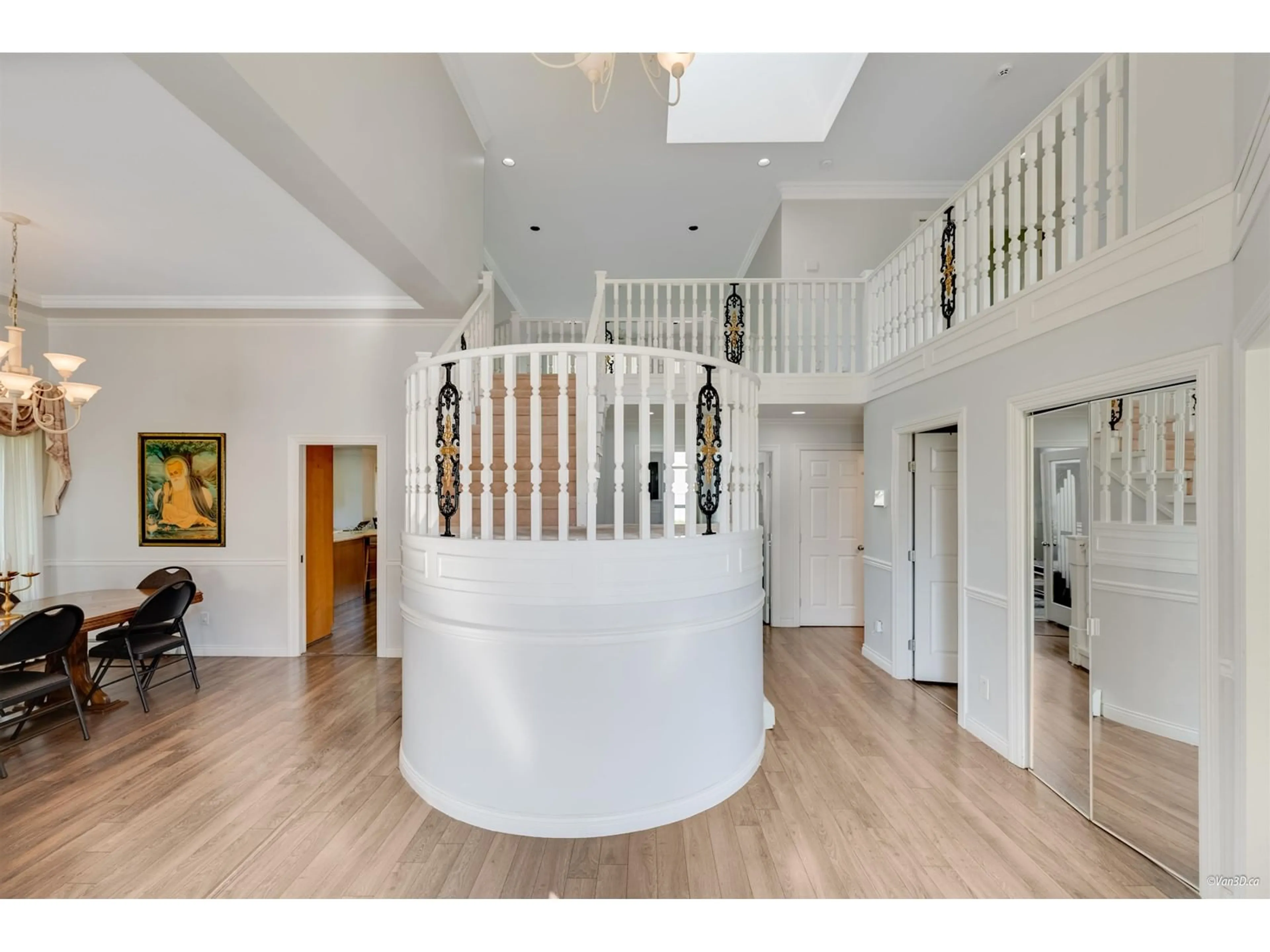 Indoor foyer for 12114 98, Surrey British Columbia V3V2J8