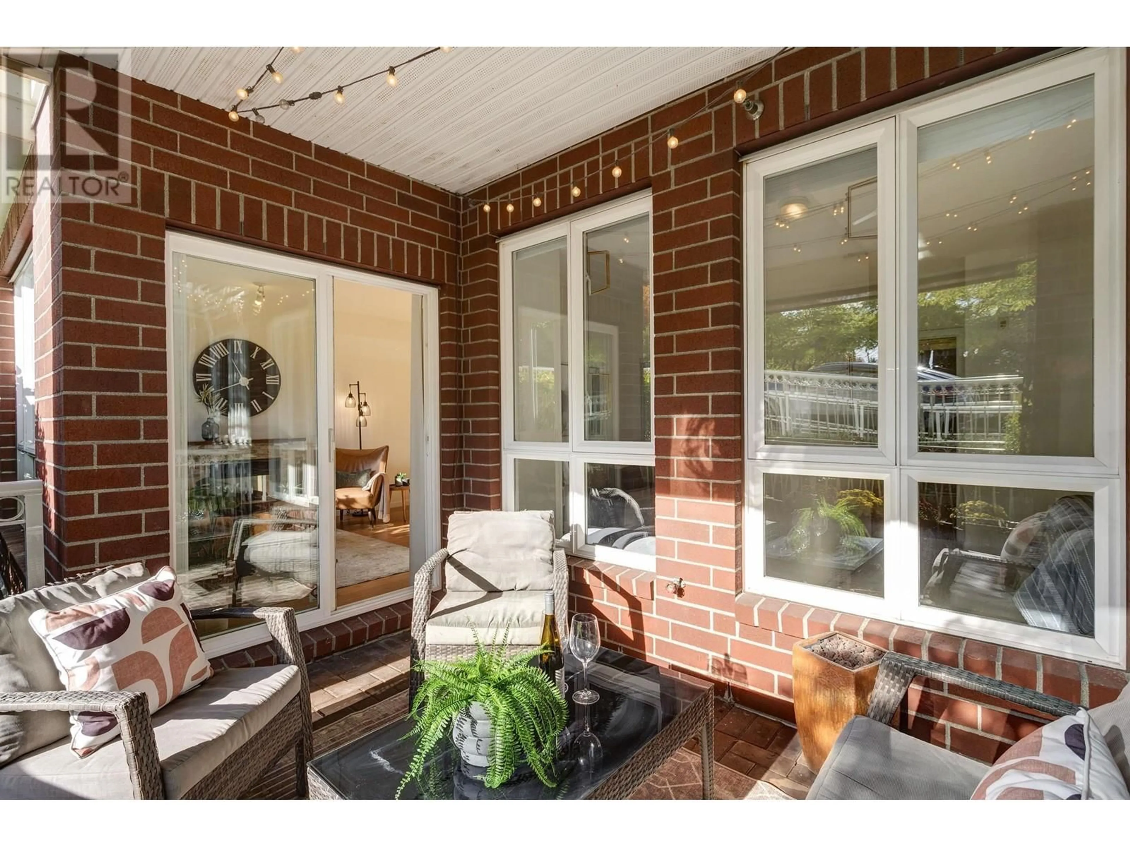 Home with brick exterior material, street for 205 - 14 ROYAL AVENUE, New Westminster British Columbia V3L5W5