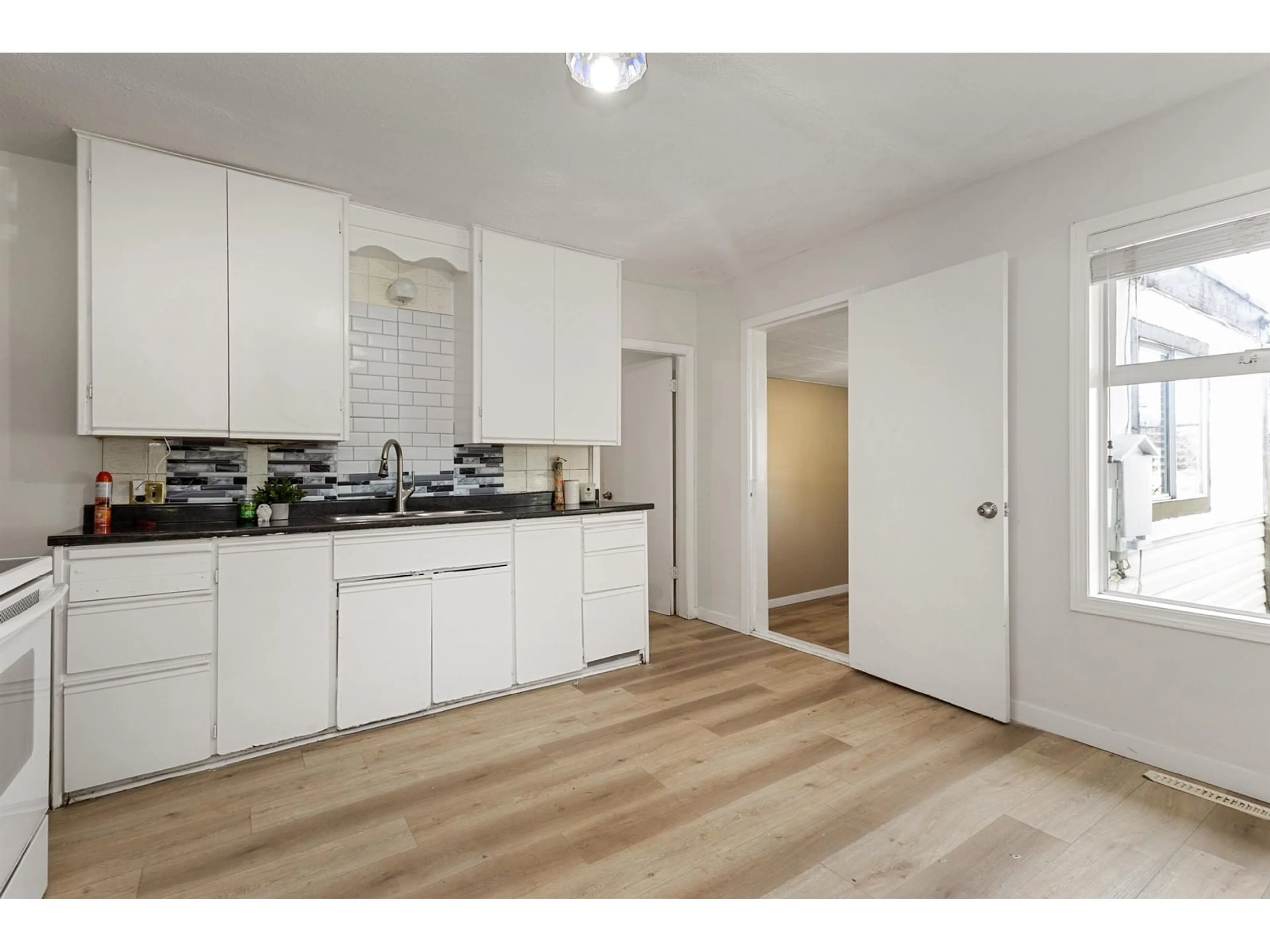 Standard kitchen, wood/laminate floor for 46228 FIRST AVENUE, Chilliwack British Columbia V2P1W5