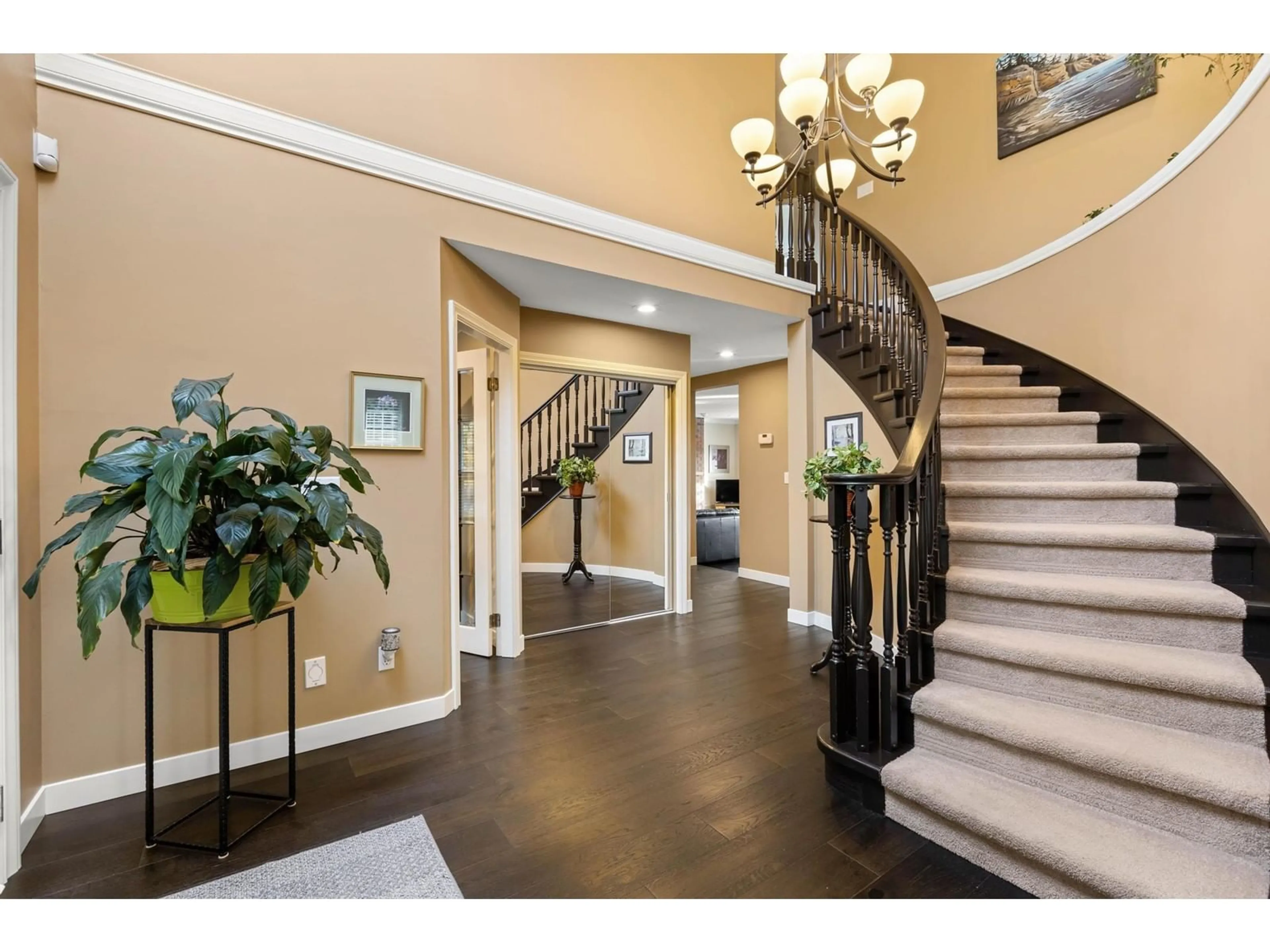 Indoor foyer for 16512 77A, Surrey British Columbia V4N0L4