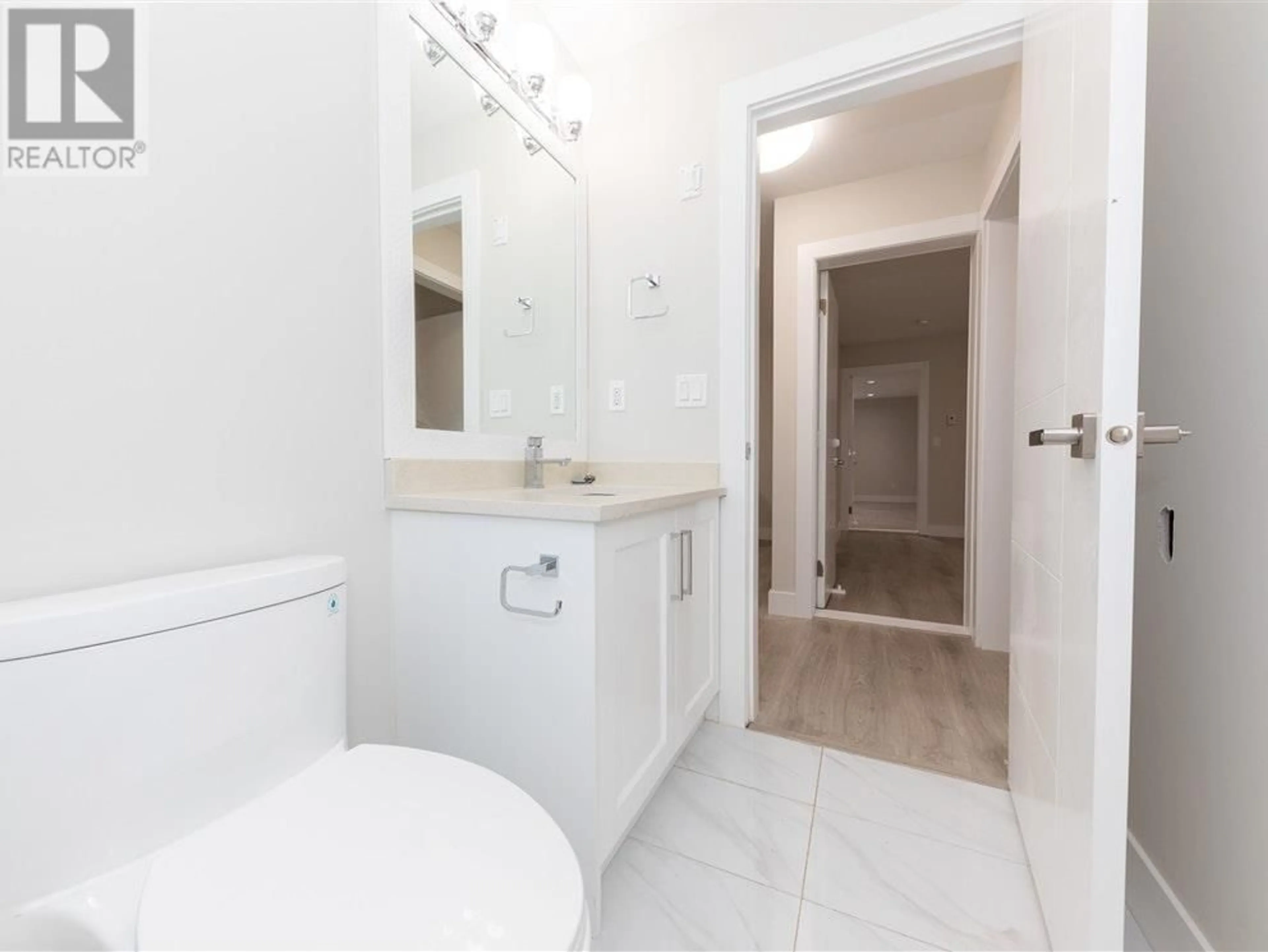 Standard bathroom, ceramic/tile floor for 3431 VICTORIA DRIVE, Coquitlam British Columbia V3B2V5
