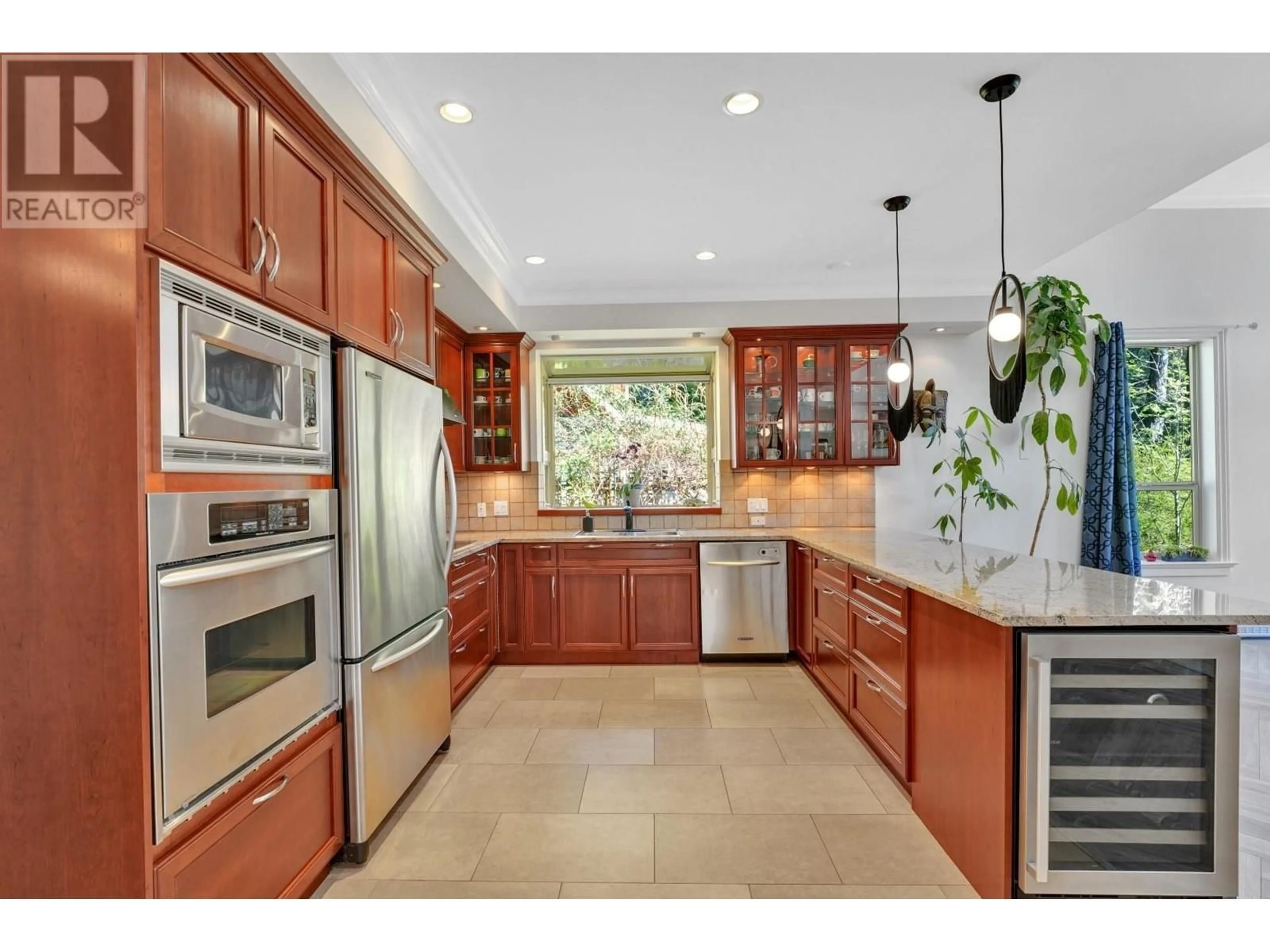 Open concept kitchen, ceramic/tile floor for 1321 HILLCREST ROAD, Bowen Island British Columbia V0N1G1