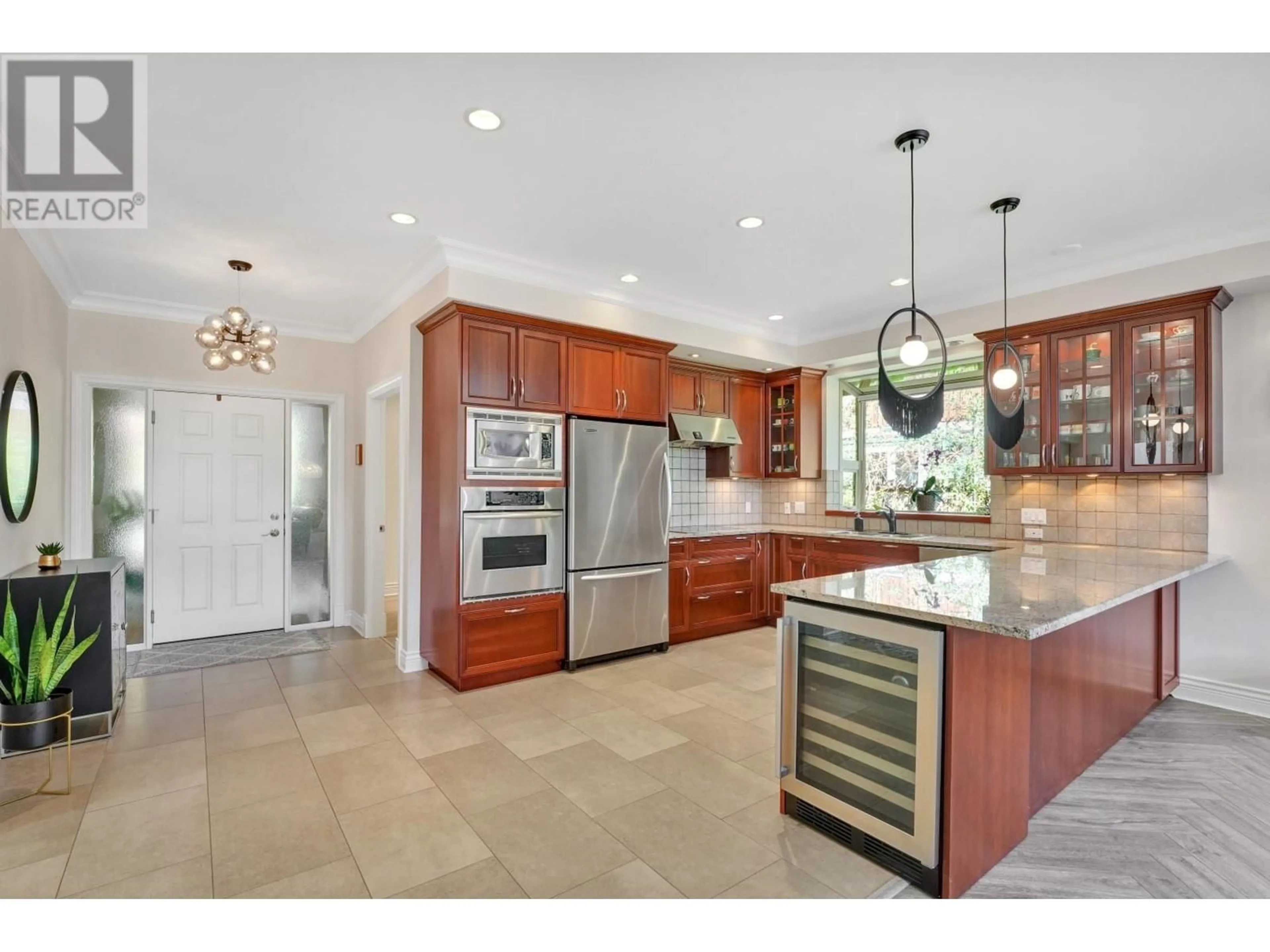 Open concept kitchen, ceramic/tile floor for 1321 HILLCREST ROAD, Bowen Island British Columbia V0N1G1