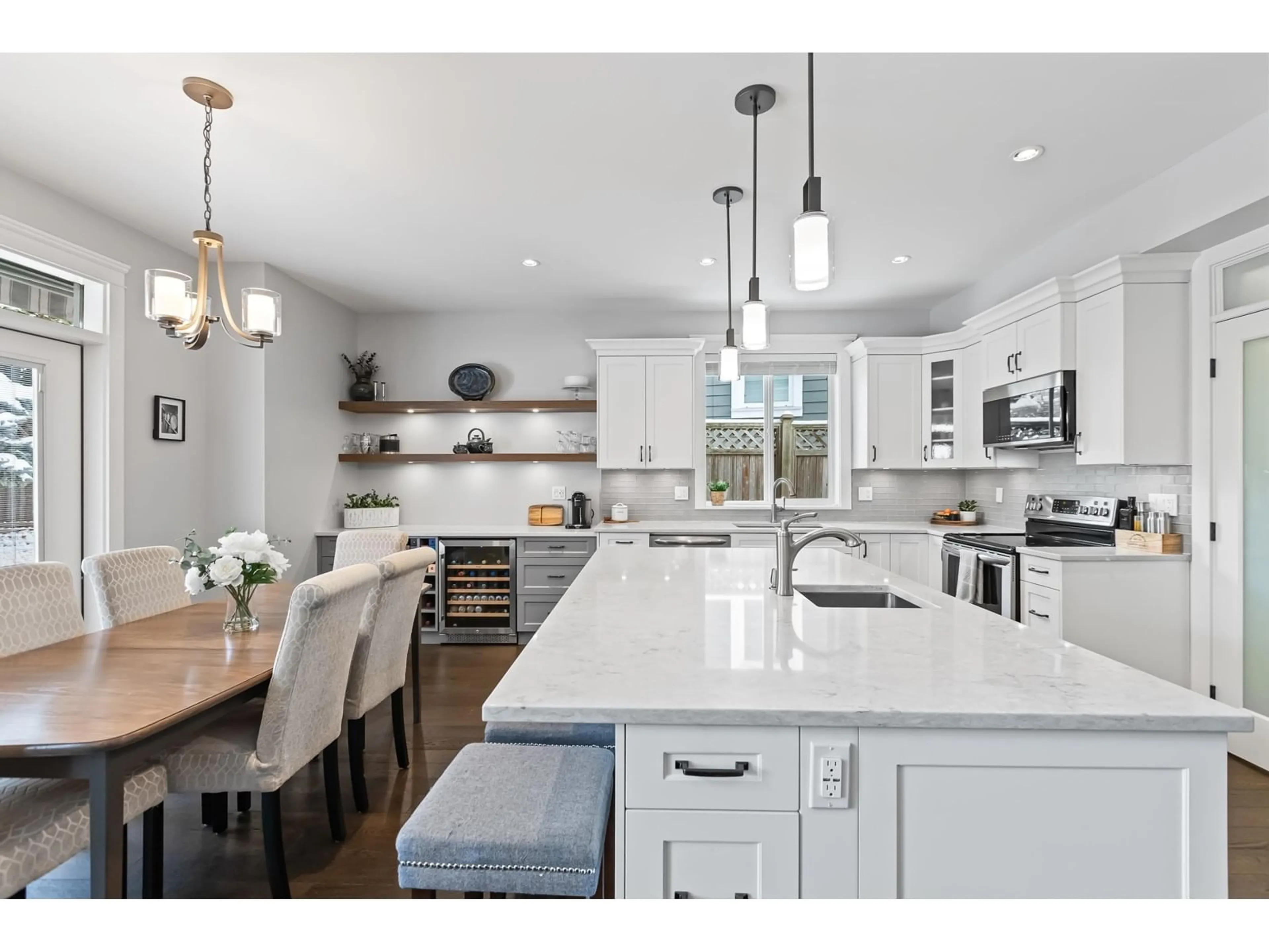 Open concept kitchen, ceramic/tile floor for 6077 181, Surrey British Columbia V3S1V5