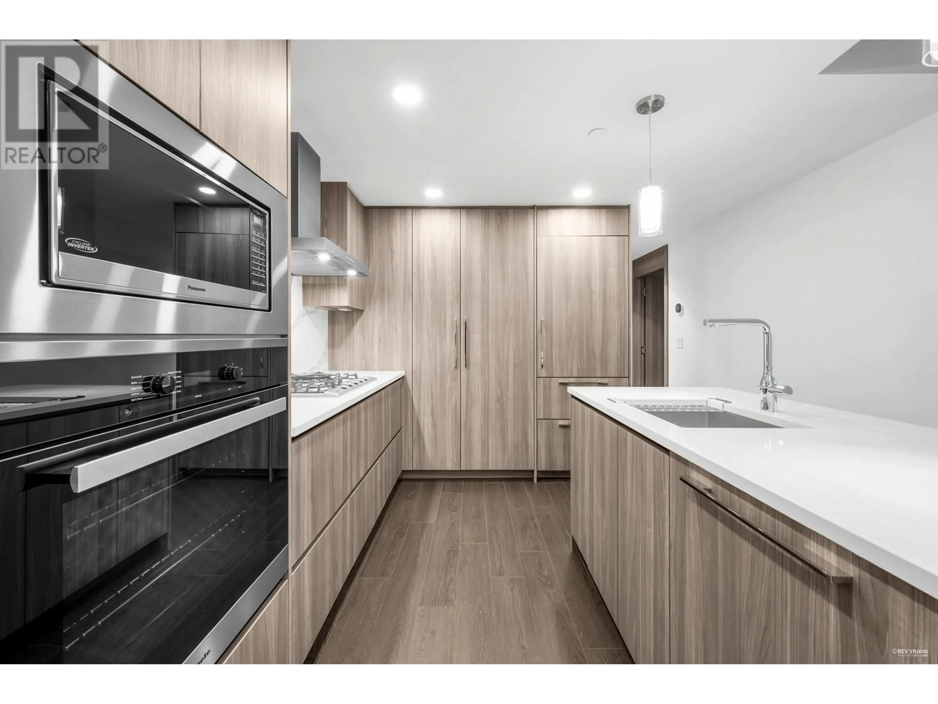 Standard kitchen, wood/laminate floor for 416 - 8611 HAZELBRIDGE WAY, Richmond British Columbia V6X0W8