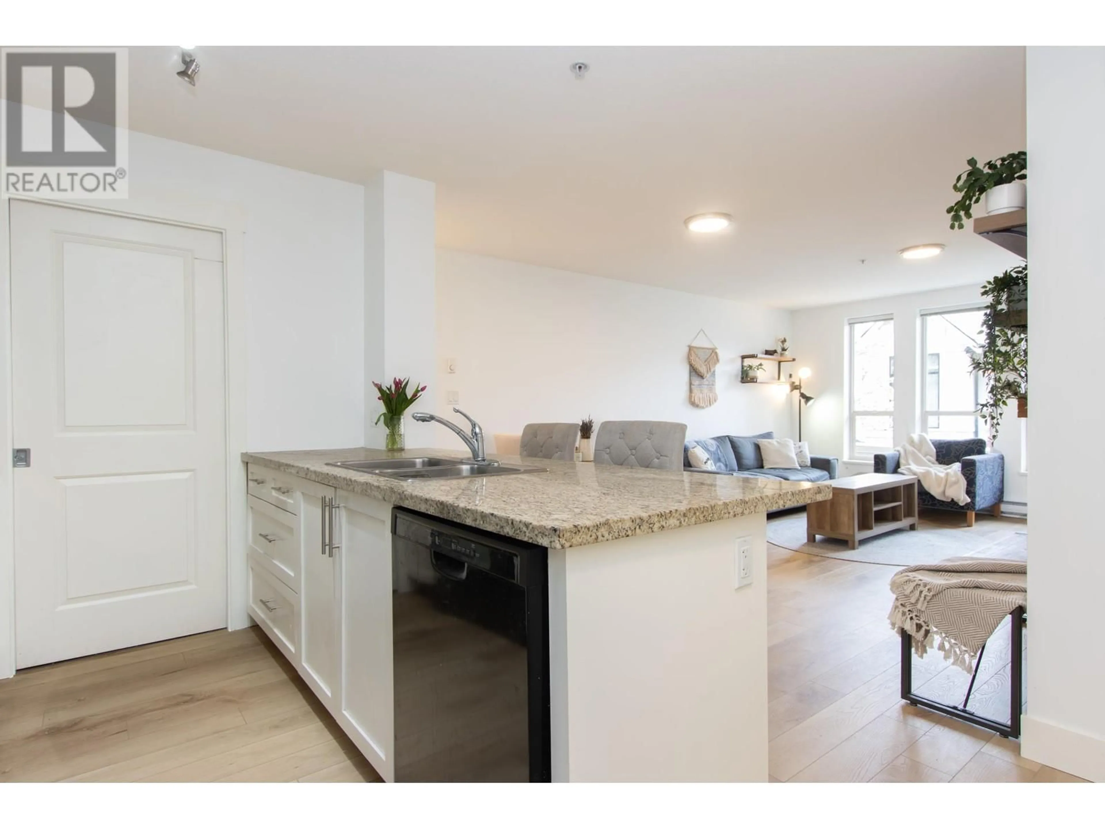 Open concept kitchen, unknown for 217 - 1211 VILLAGE GREEN WAY, Squamish British Columbia V8B0R7