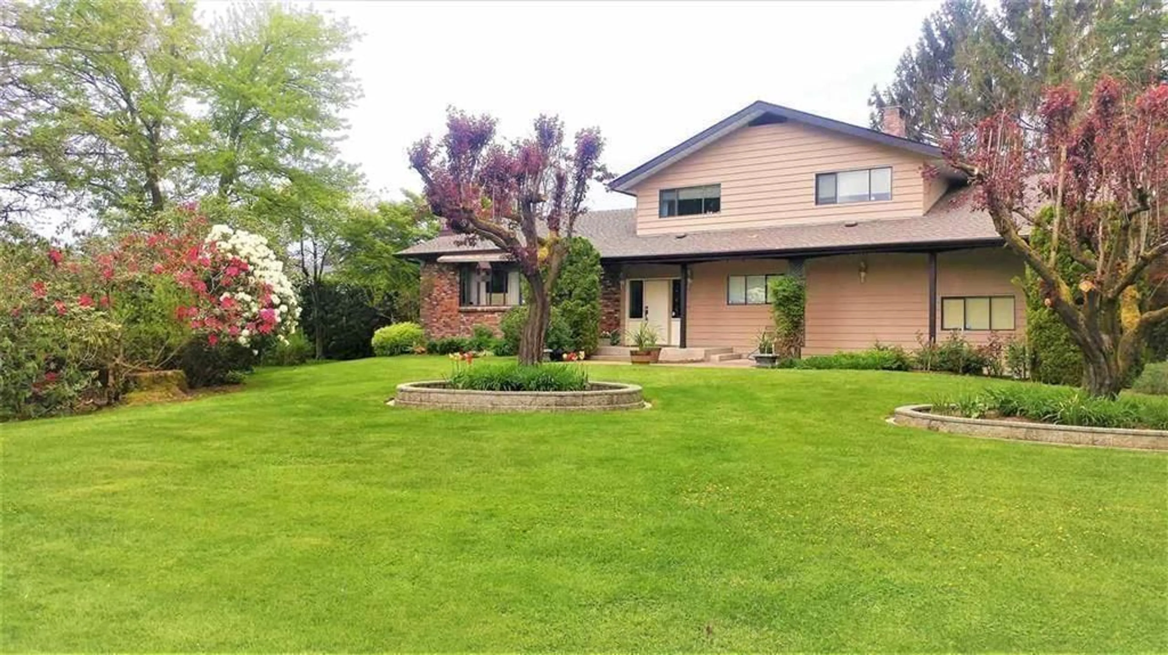 A pic from outside/outdoor area/front of a property/back of a property/a pic from drone, street for 10195 WILLIAMS ROAD, Chilliwack British Columbia V2P5H3