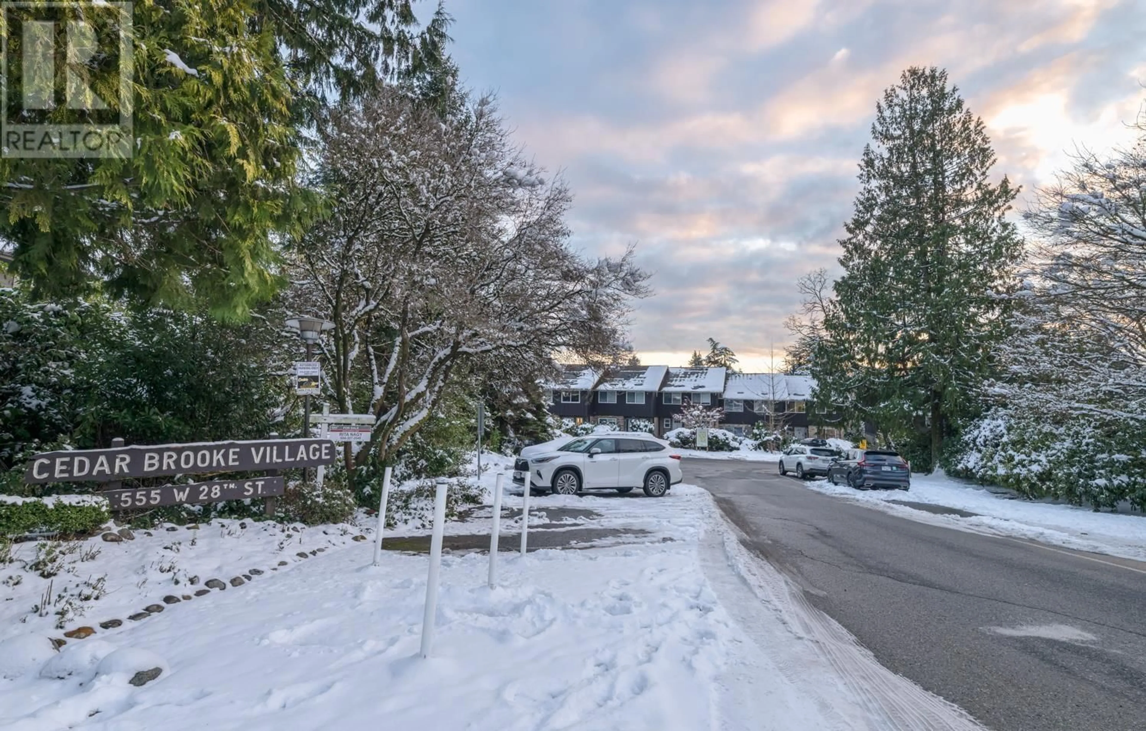 A pic from outside/outdoor area/front of a property/back of a property/a pic from drone, street for 609 - 555 28TH STREET, North Vancouver British Columbia V7N2J7
