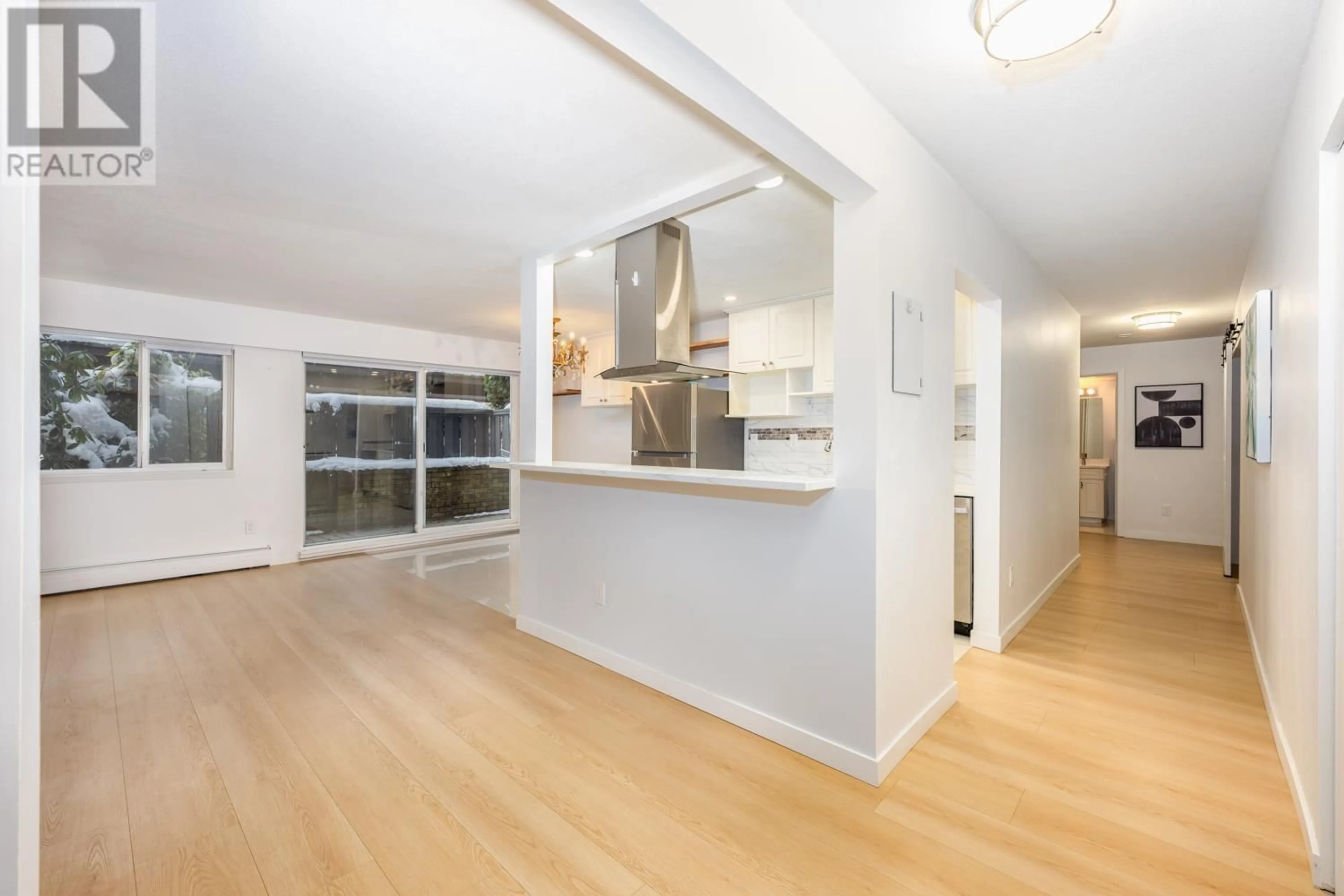 Open concept kitchen, unknown for 609 - 555 28TH STREET, North Vancouver British Columbia V7N2J7