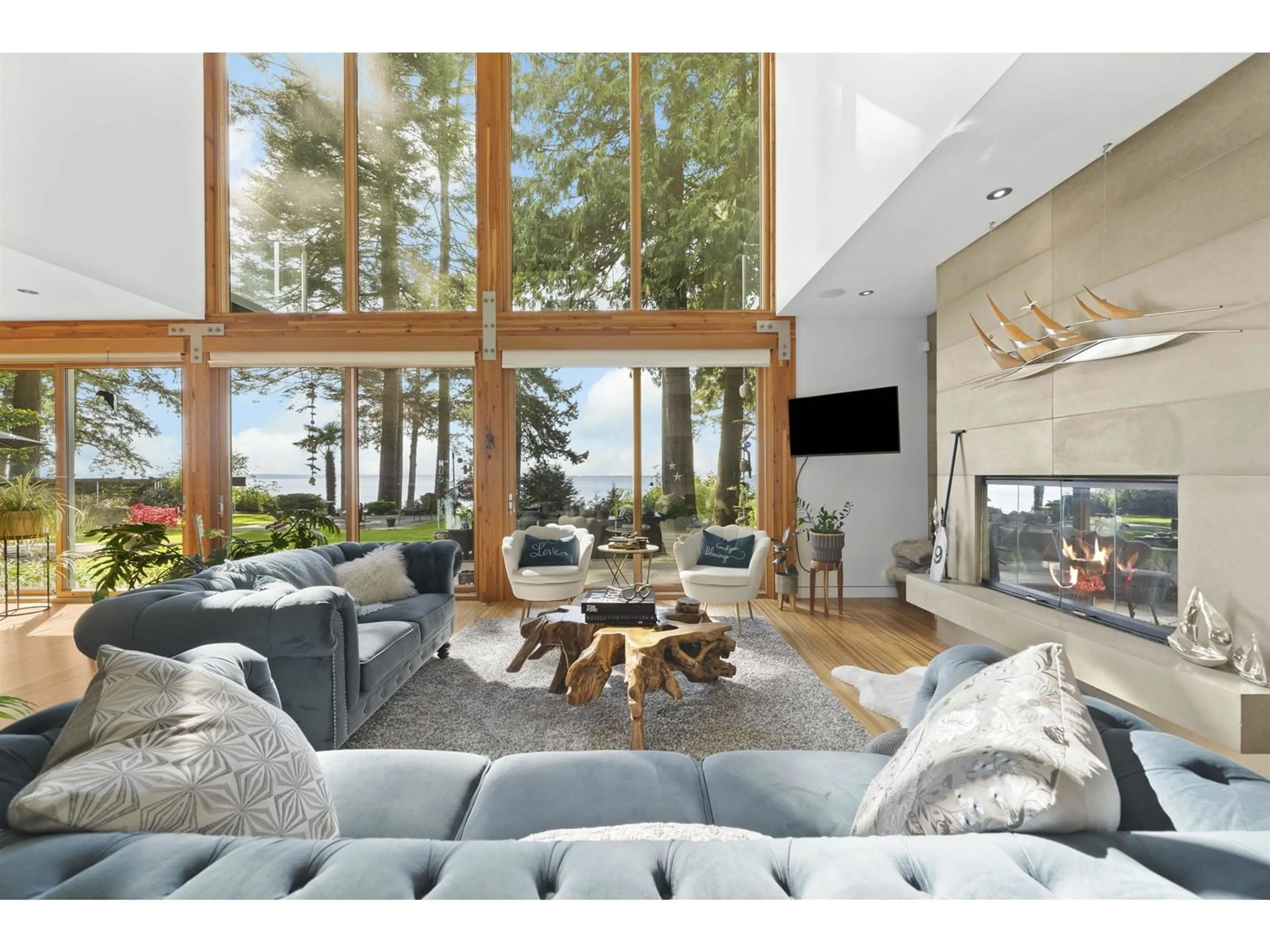 Living room with furniture, wood/laminate floor for 2443 CHRISTOPHERSON, Surrey British Columbia V4A3L2