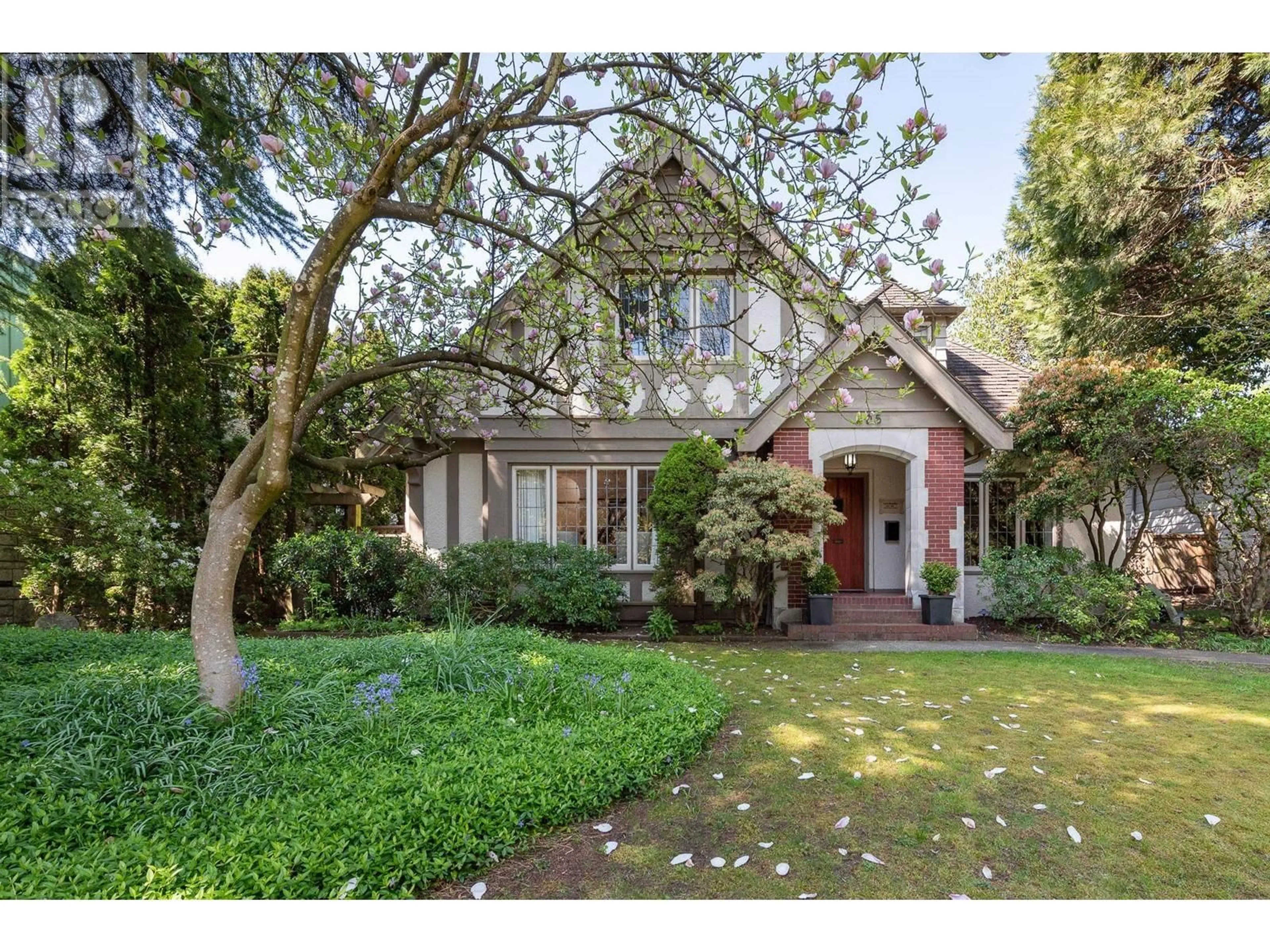 Home with brick exterior material, street for 505 QUEENS AVENUE, New Westminster British Columbia V3L1K2