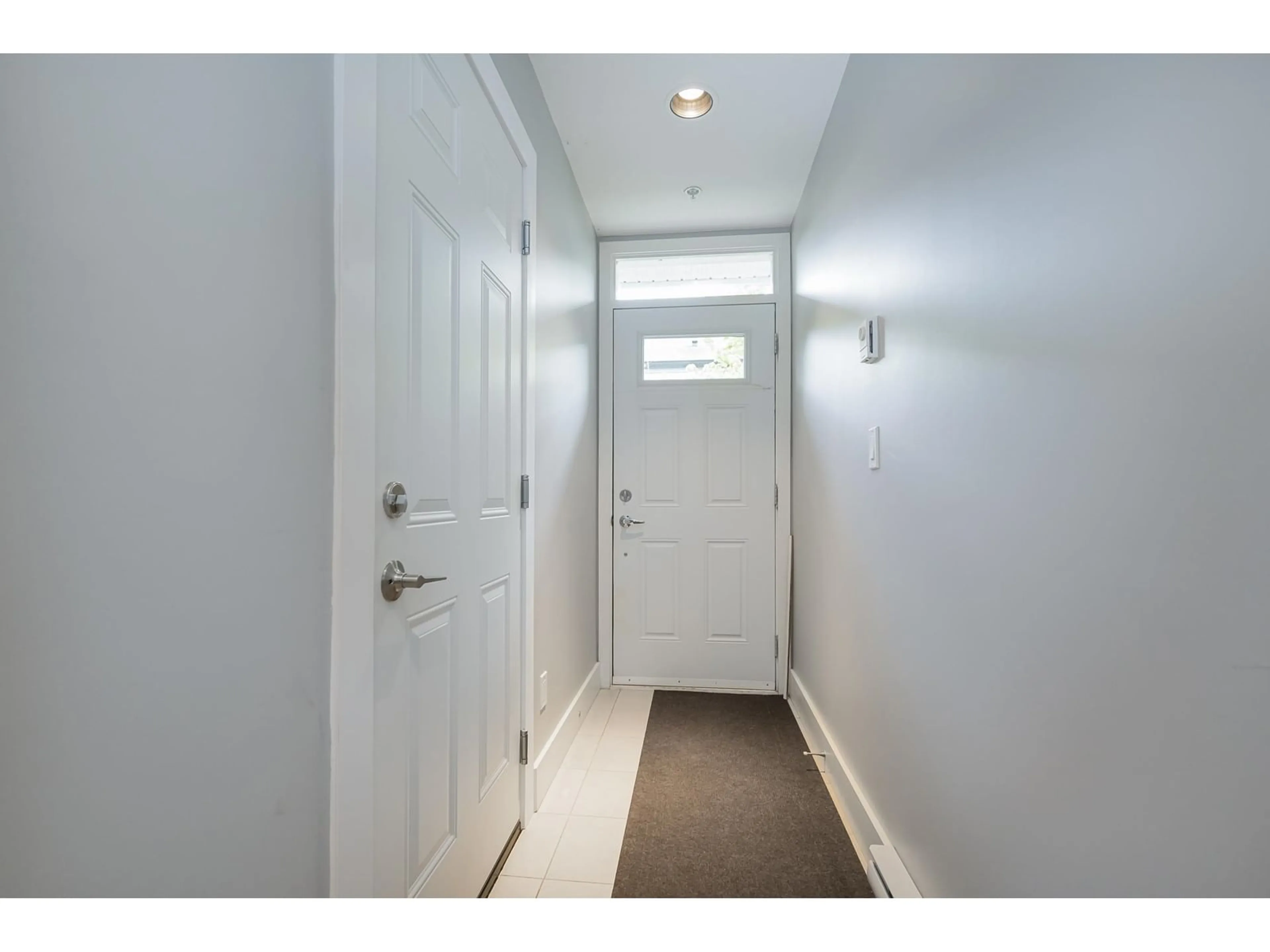 Indoor entryway for 93 - 15833 26, Surrey British Columbia V3Z2X5