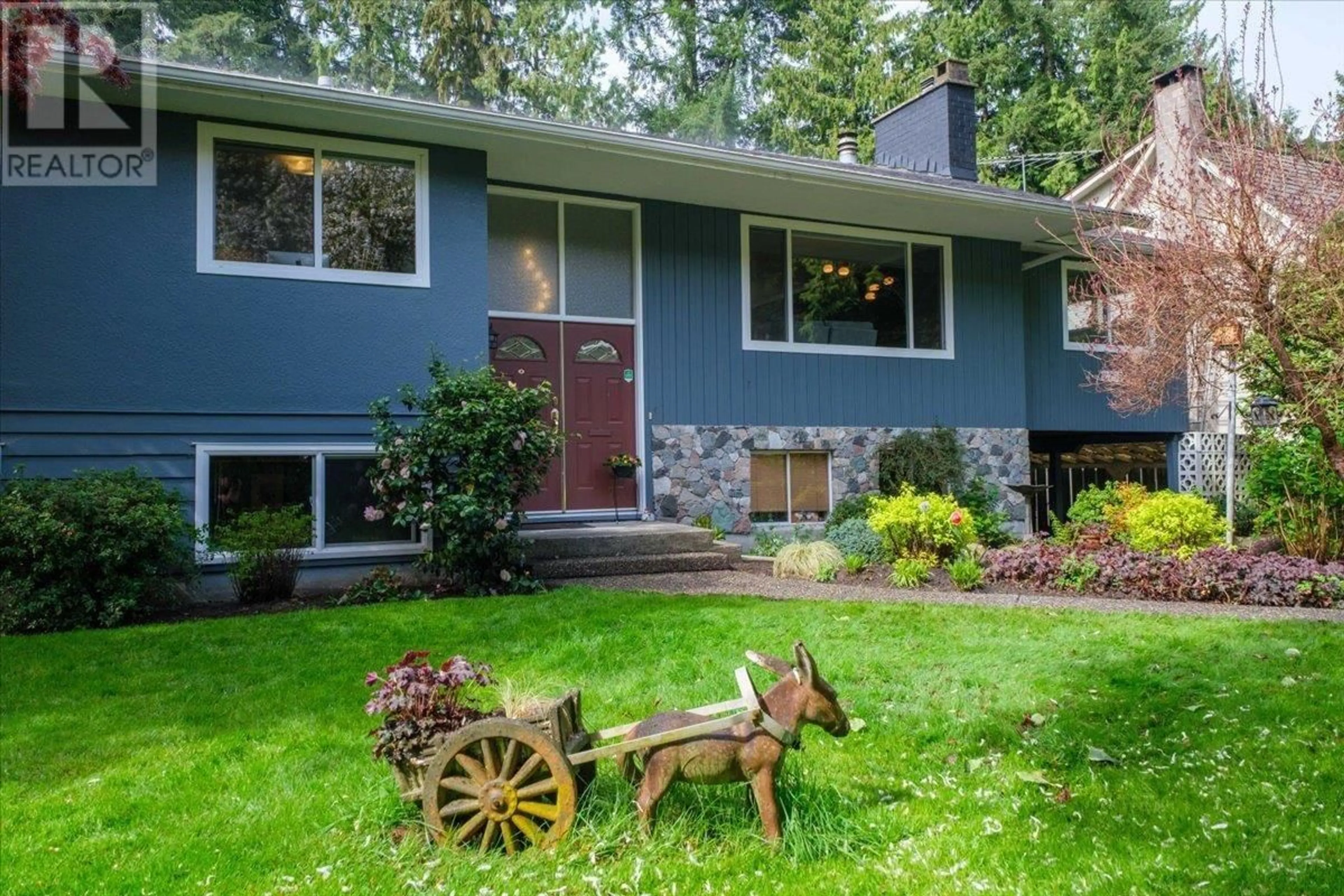 Home with vinyl exterior material, unknown for 2235 WHITMAN AVENUE, North Vancouver British Columbia V7H2C6