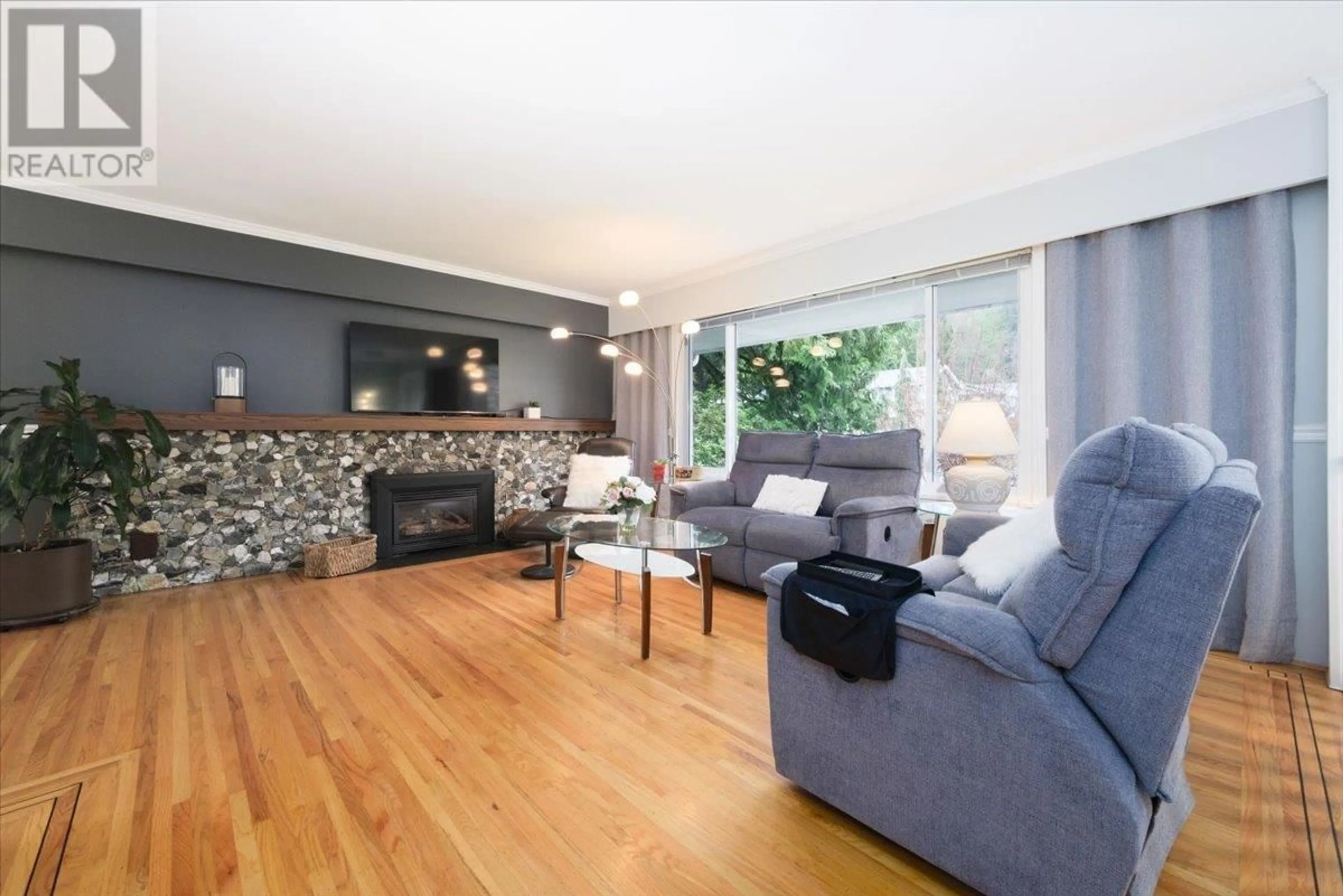 Living room with furniture, wood/laminate floor for 2235 WHITMAN AVENUE, North Vancouver British Columbia V7H2C6