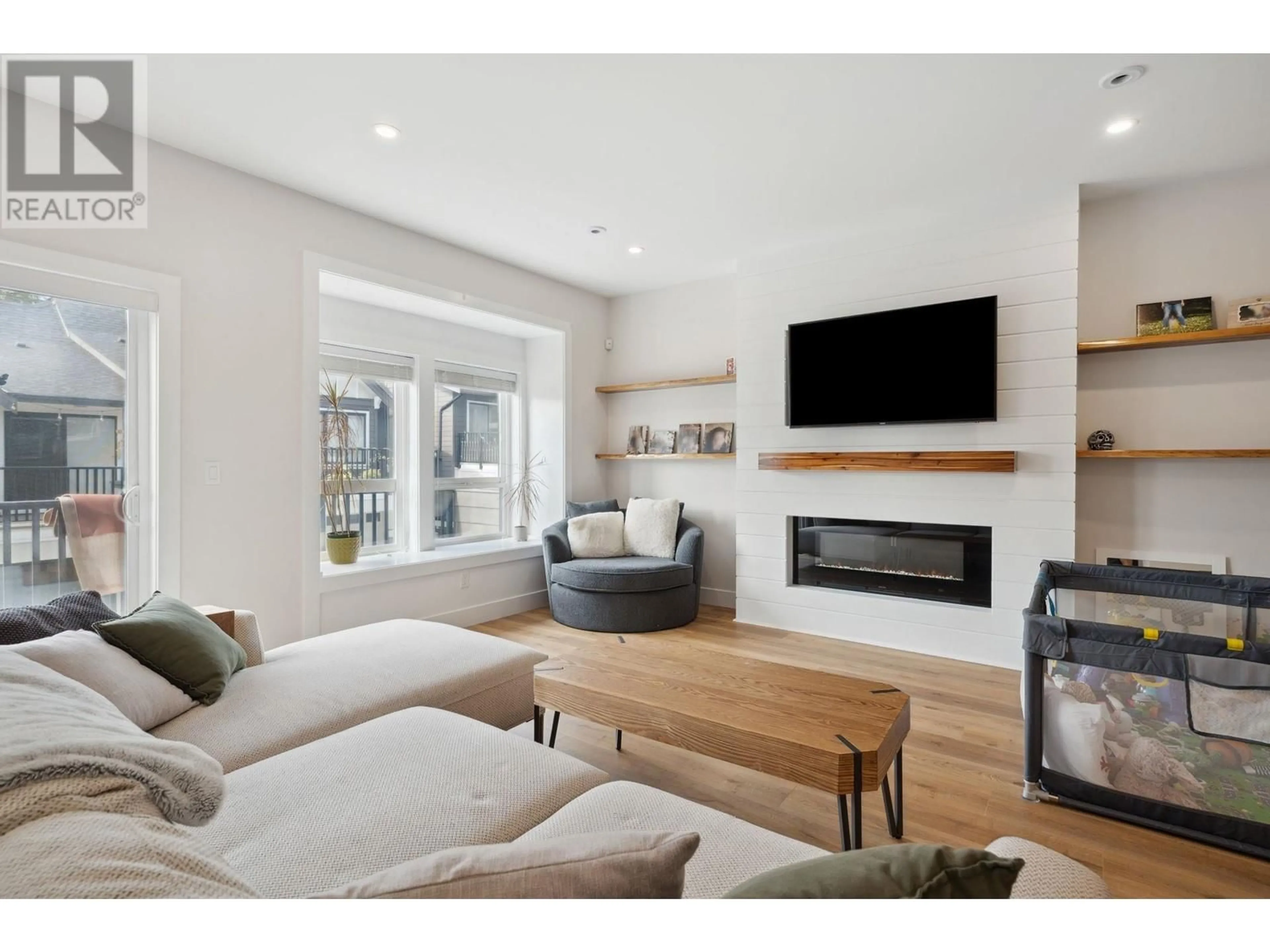 Living room with furniture, wood/laminate floor for 117 - 3409 HARPER ROAD, Coquitlam British Columbia V3E3H1