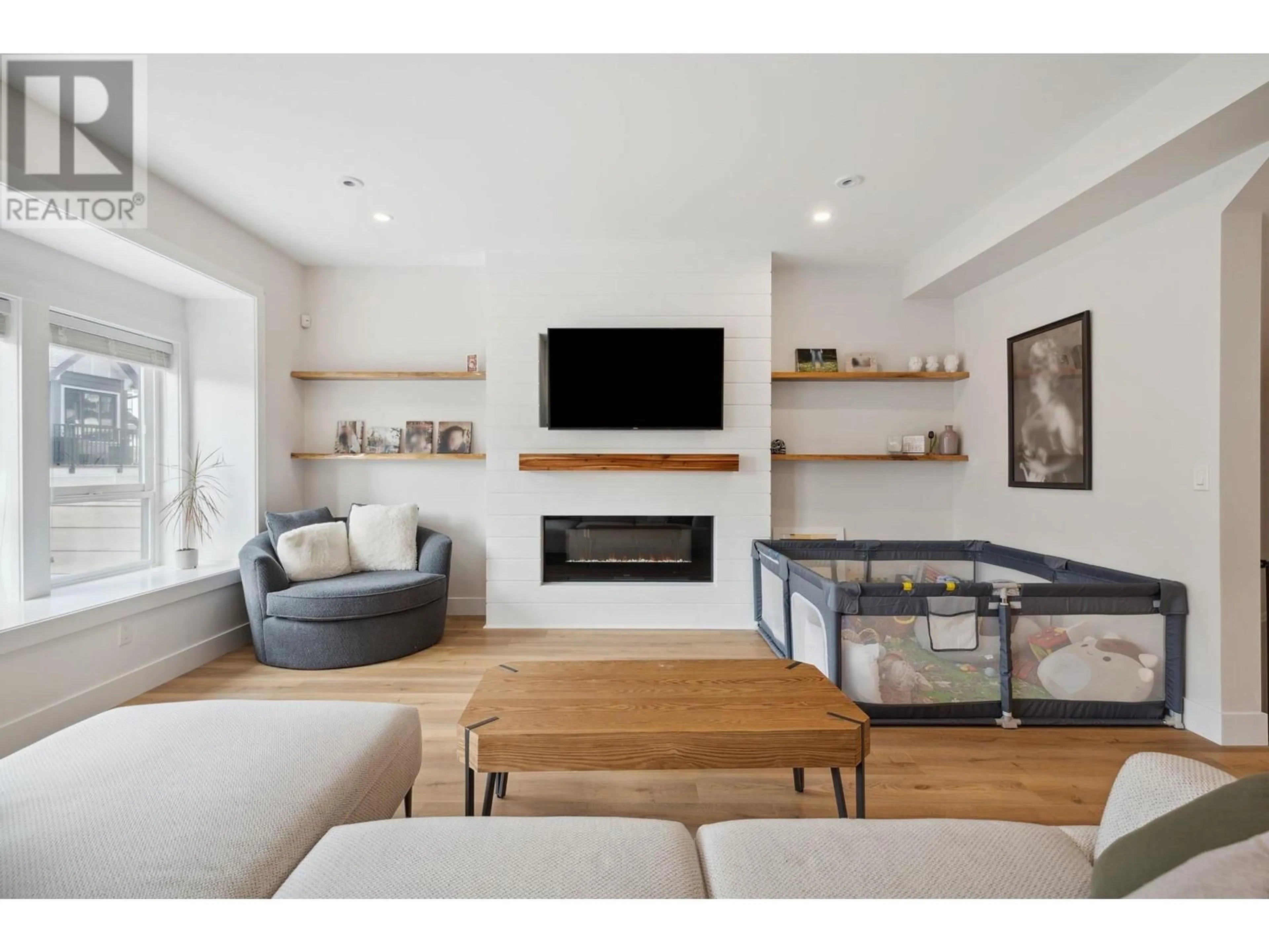 Living room with furniture, wood/laminate floor for 117 - 3409 HARPER ROAD, Coquitlam British Columbia V3E3H1