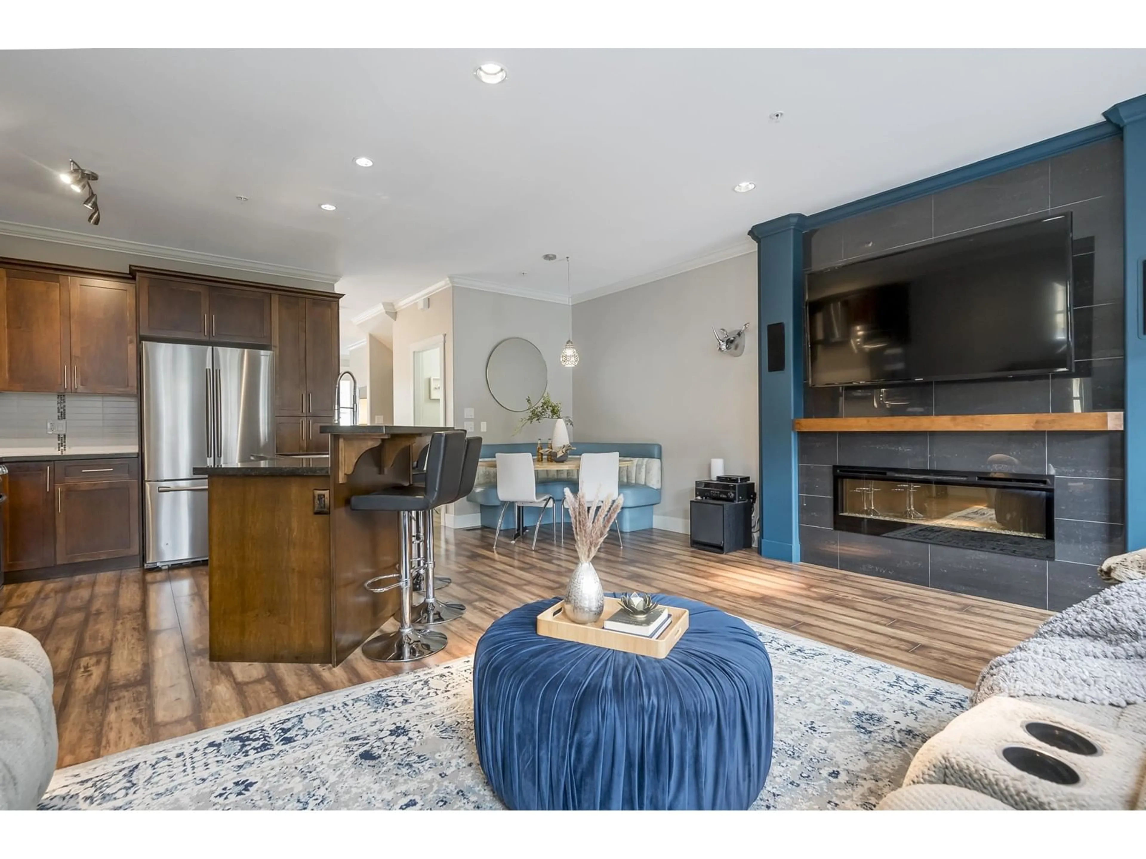 Open concept kitchen, wood/laminate floor for 21158 80A, Langley British Columbia V2Y0K3