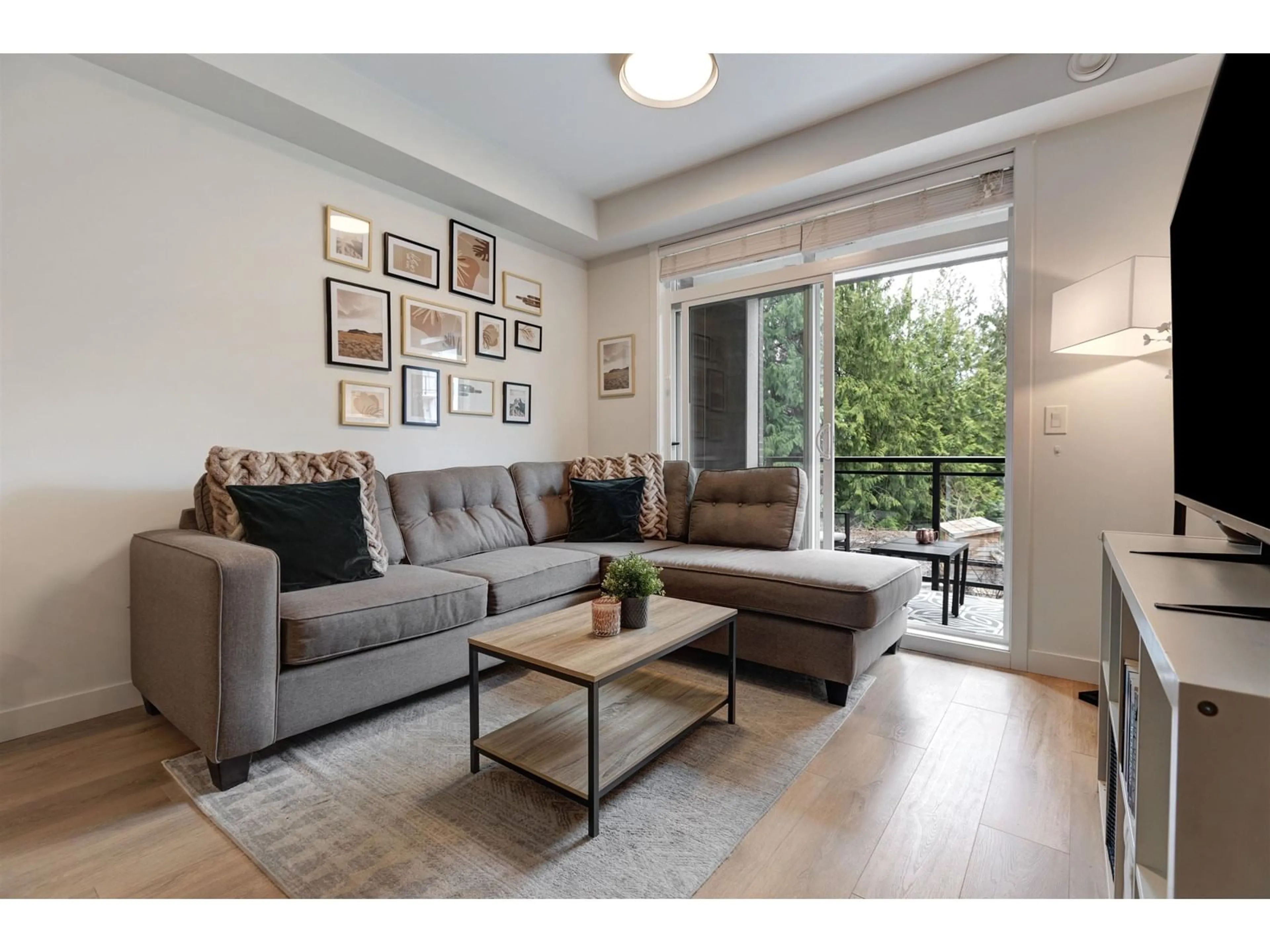 Living room with furniture, wood/laminate floor for 215 - 5415 BRYDON, Langley British Columbia V3A0N4