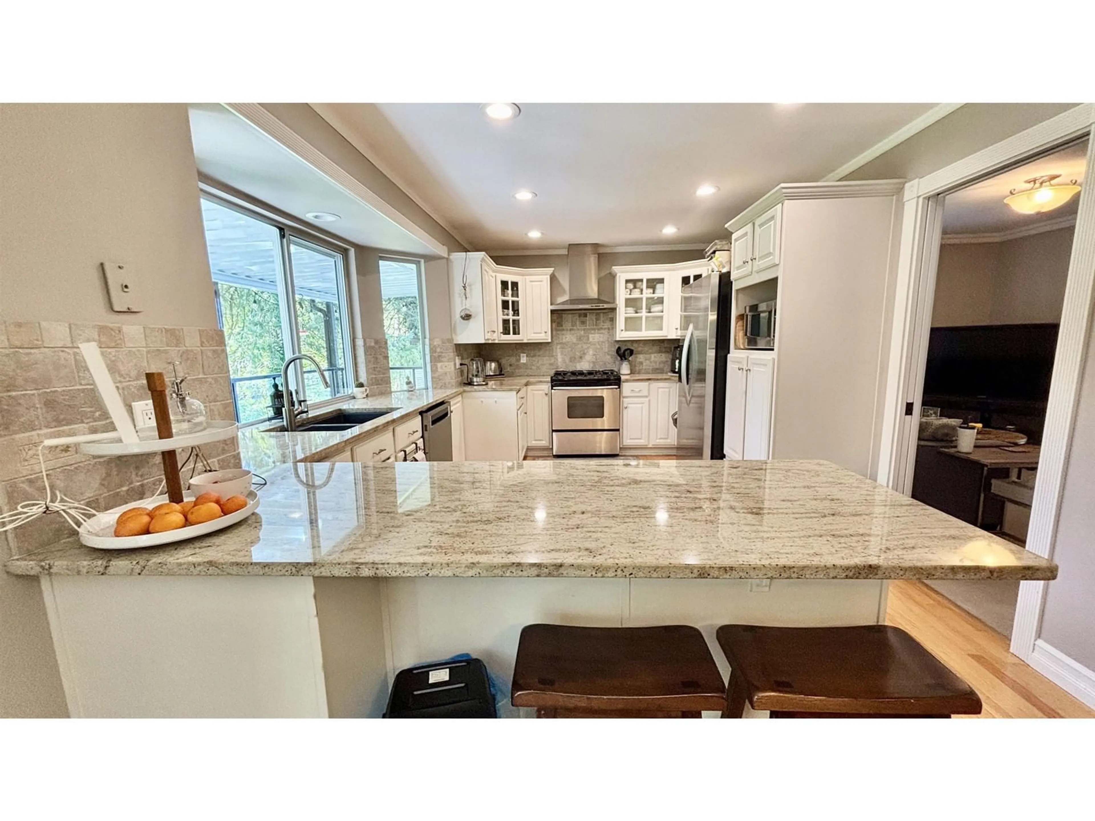 Open concept kitchen, ceramic/tile floor for 20456 97A, Langley British Columbia V1M2K1