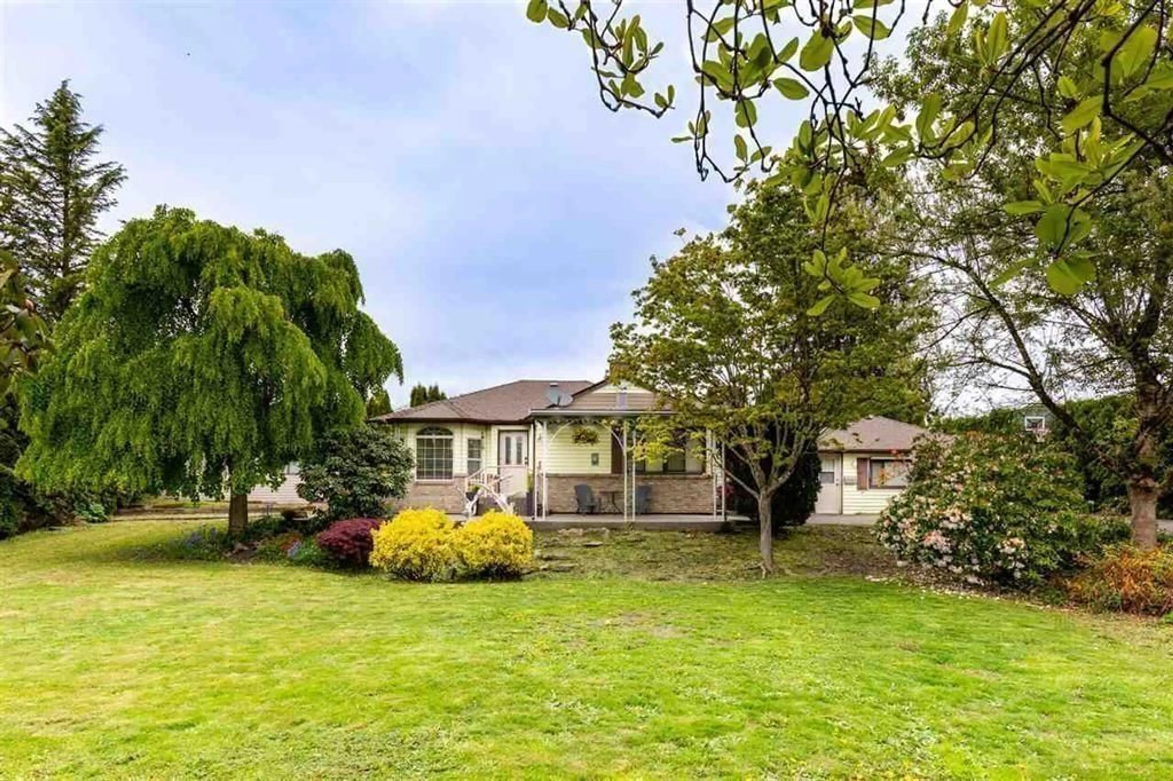 A pic from outside/outdoor area/front of a property/back of a property/a pic from drone, street for 46193 STRATHCONA ROAD, Chilliwack British Columbia V2P3T1