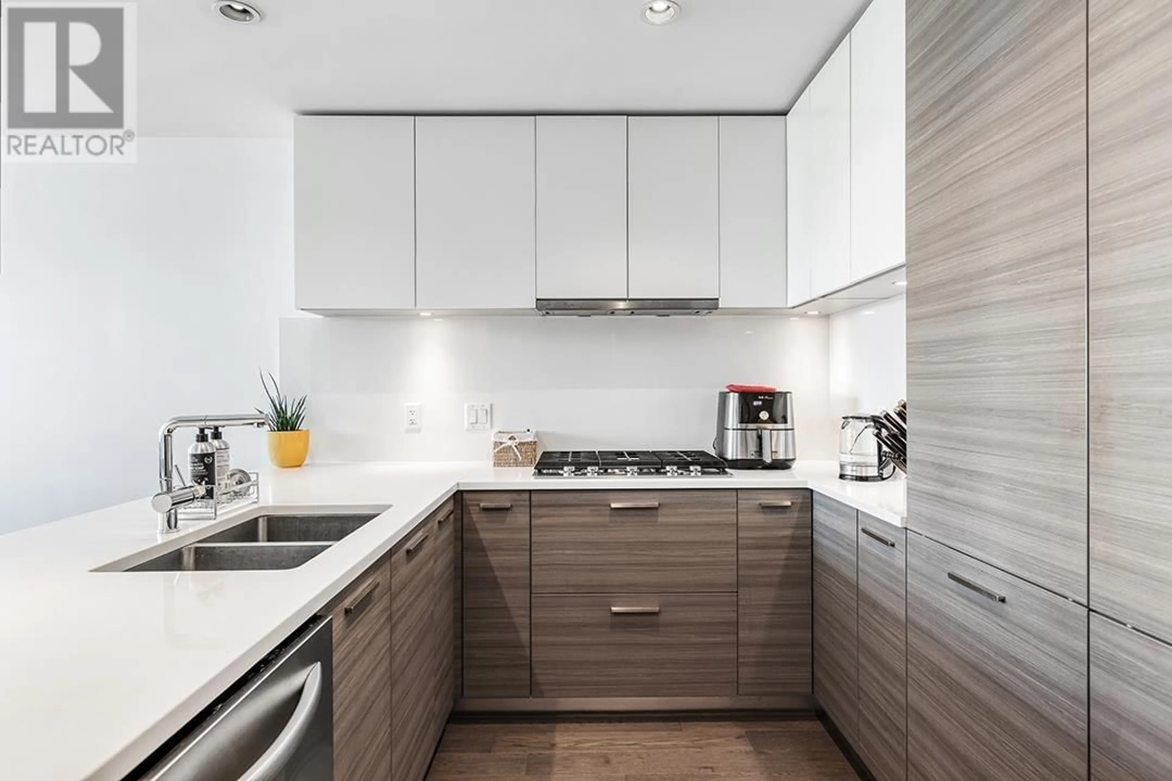 Contemporary kitchen, unknown for 309 - 3456 COMMERCIAL STREET, Vancouver British Columbia V5N4E9
