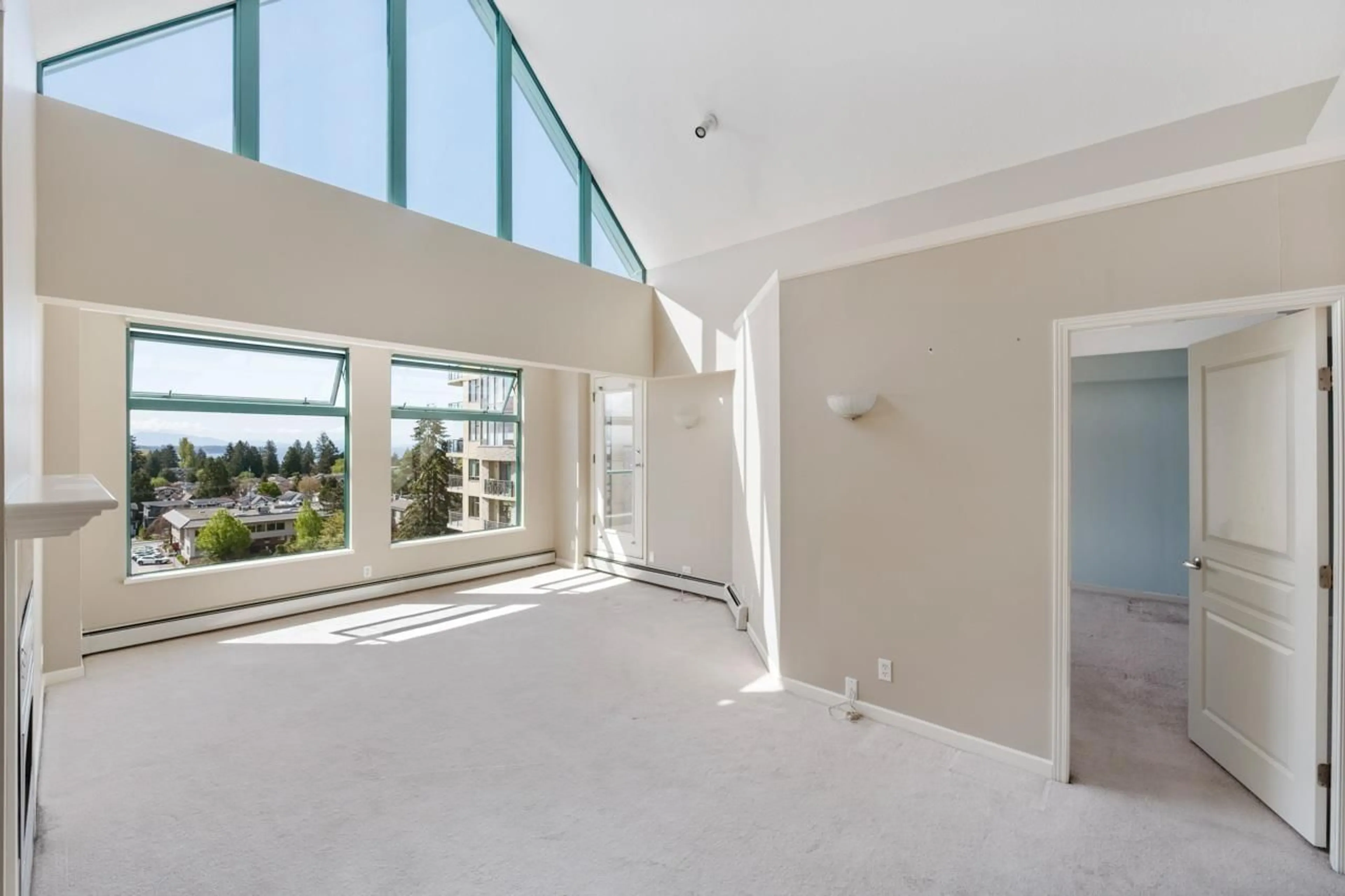 A pic of a room for 702 - 15466 NORTH BLUFF, White Rock British Columbia V4B3G1