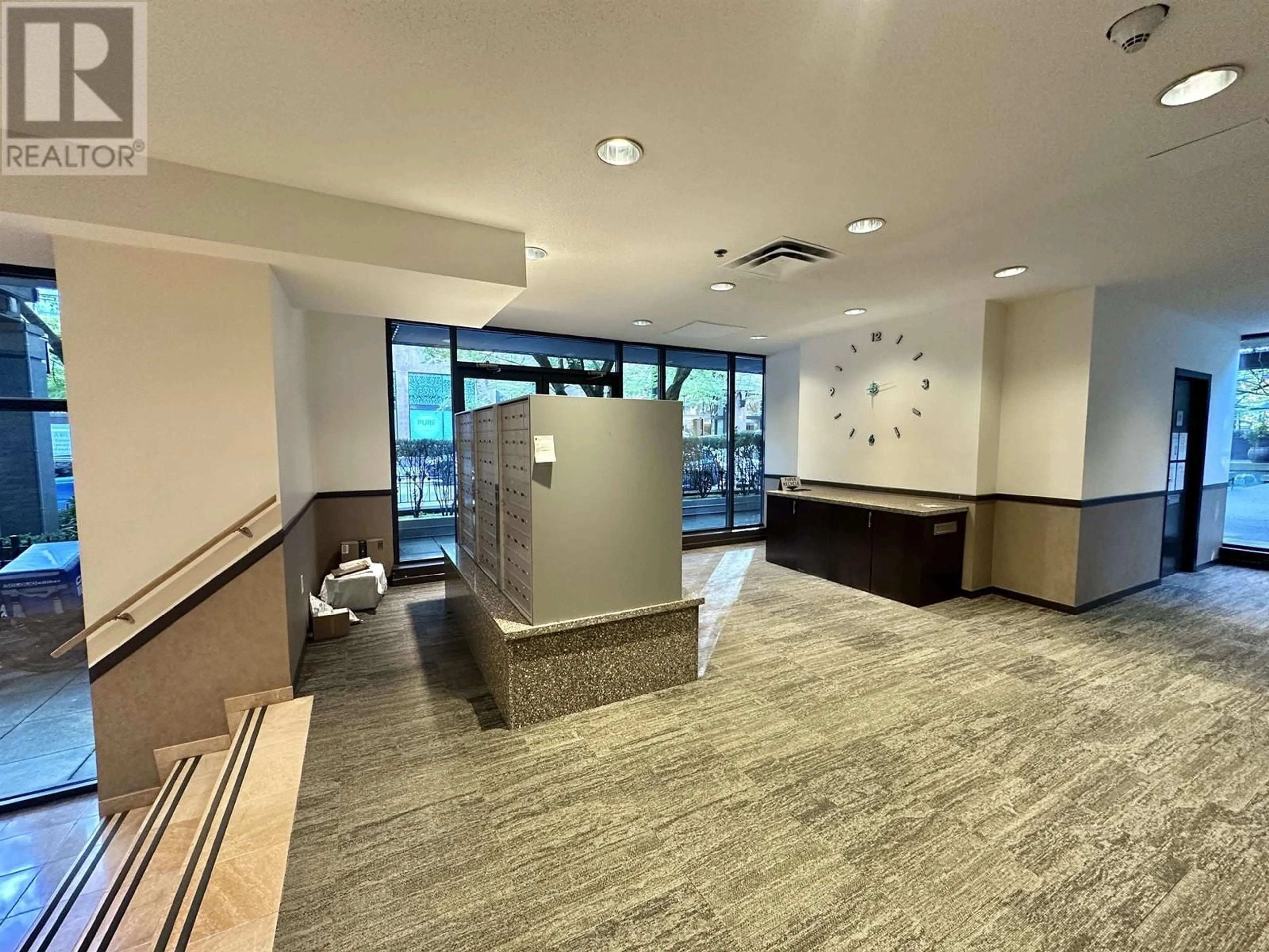 Indoor foyer for 1205 - 1188 HOWE STREET, Vancouver British Columbia V6Z2S8